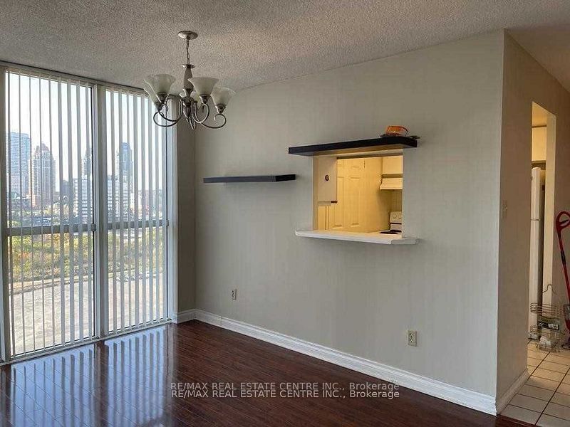 265 Enfield Place 1403, Mississauga, ON L5B 3Y6 photo 3