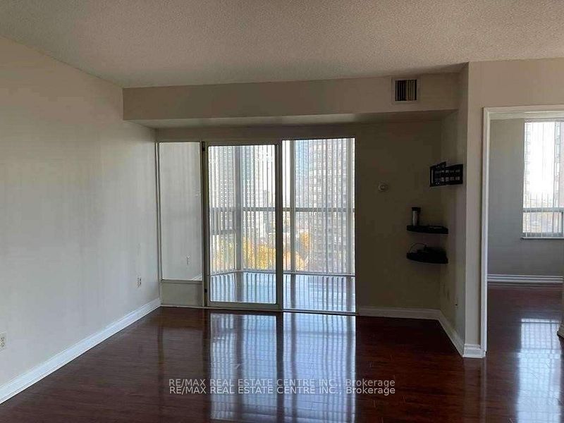 265 Enfield Place 1403, Mississauga, ON L5B 3Y6 photo 4