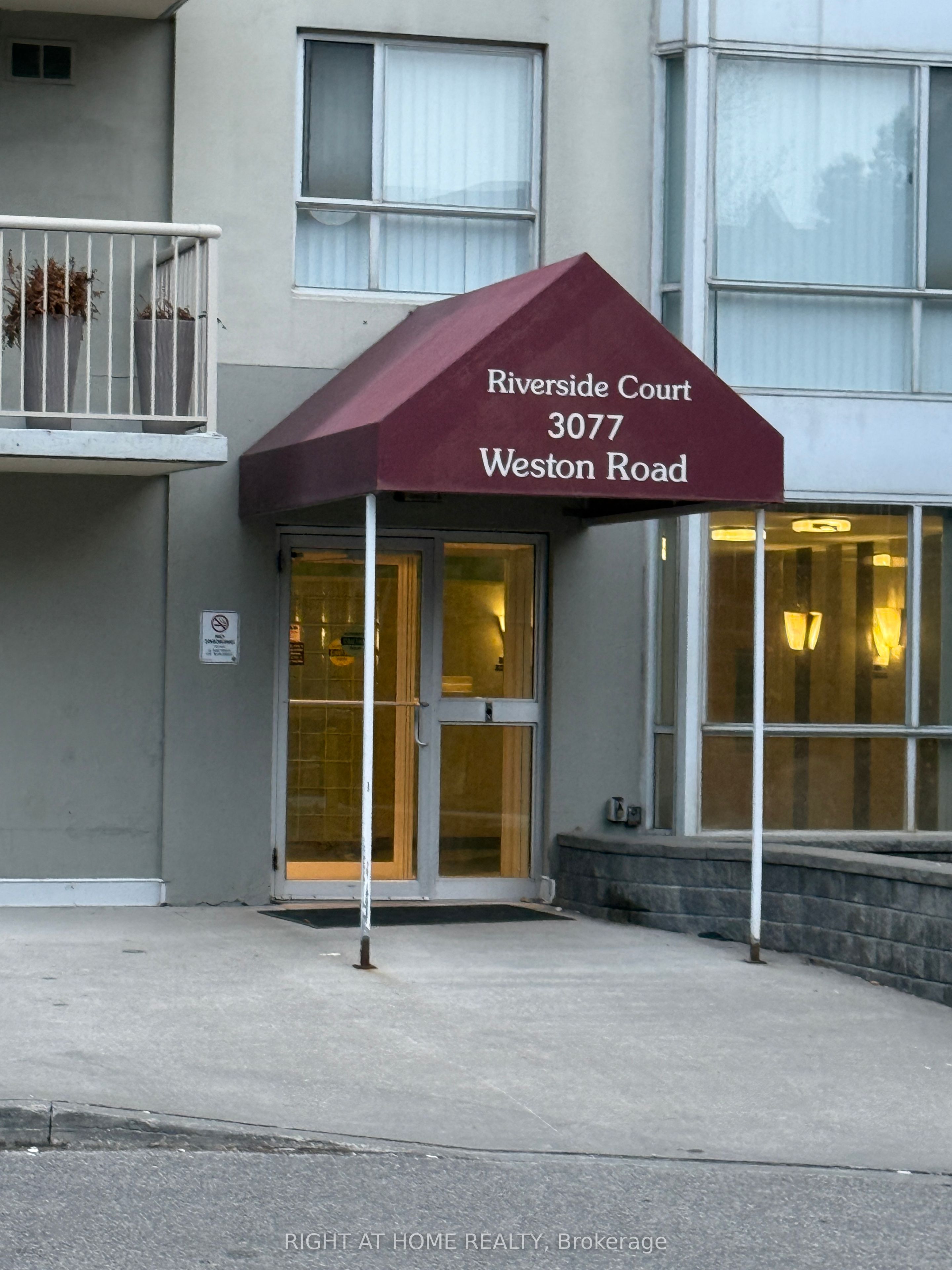 3077 Weston Road N 1912, Toronto, ON M9M 3A1