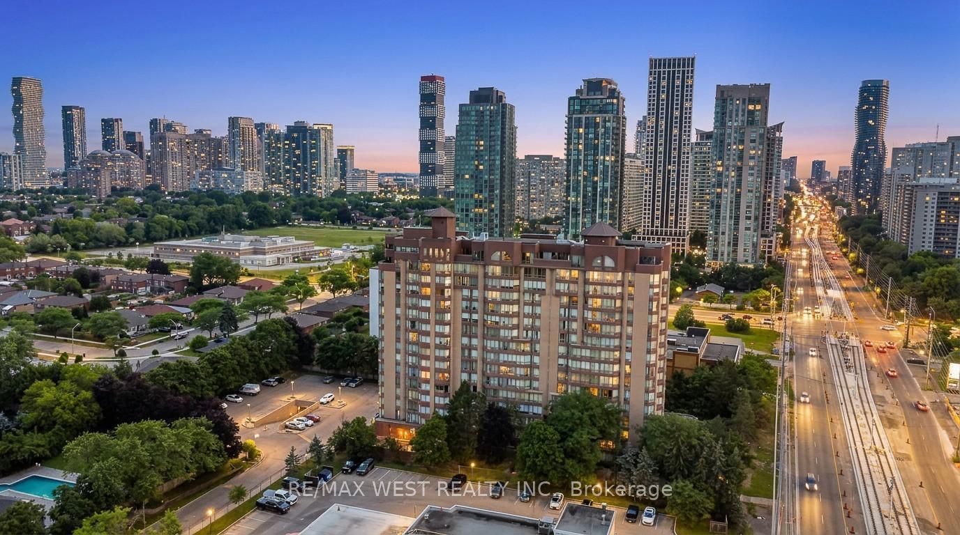 25 Fairview Road W 1410, Mississauga, ON L5B 3Y8 photo 2
