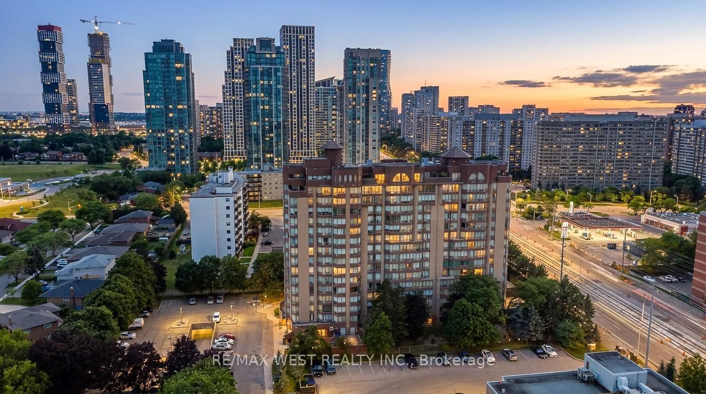 25 Fairview Road W 1410, Mississauga, ON L5B 3Y8 photo 4