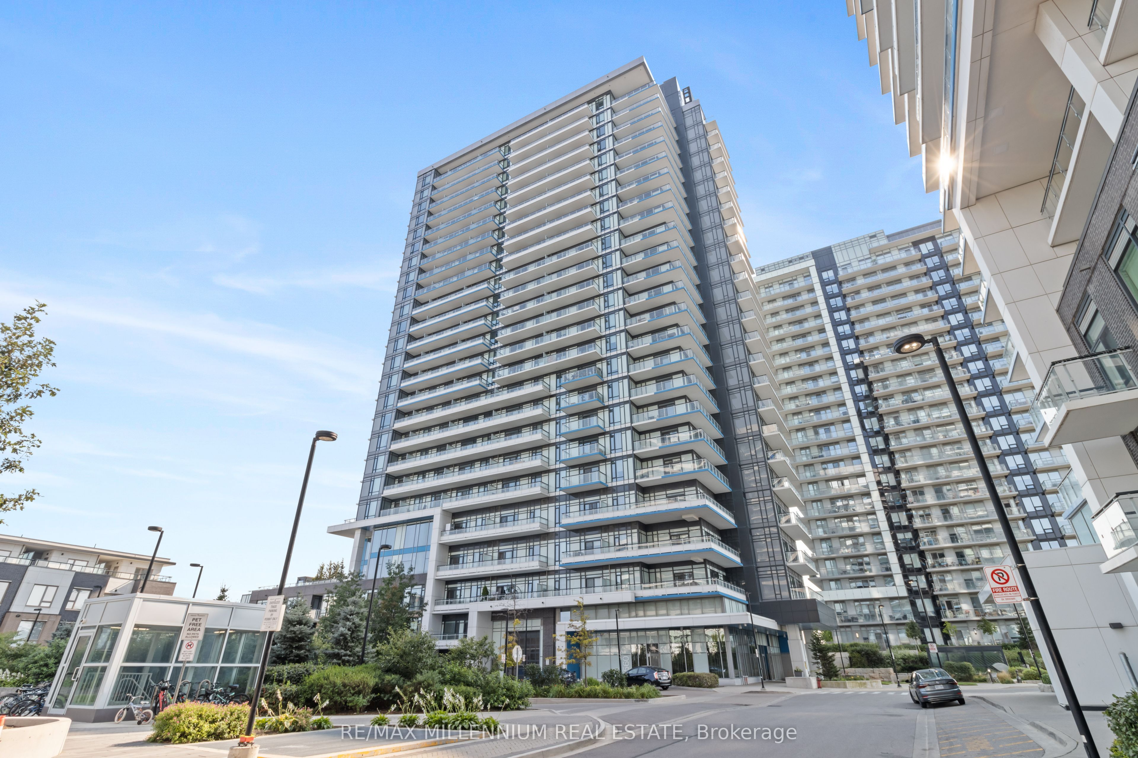 2560 Eglinton W Avenue 609, Mississauga, ON L5M 0Y3 photo 2