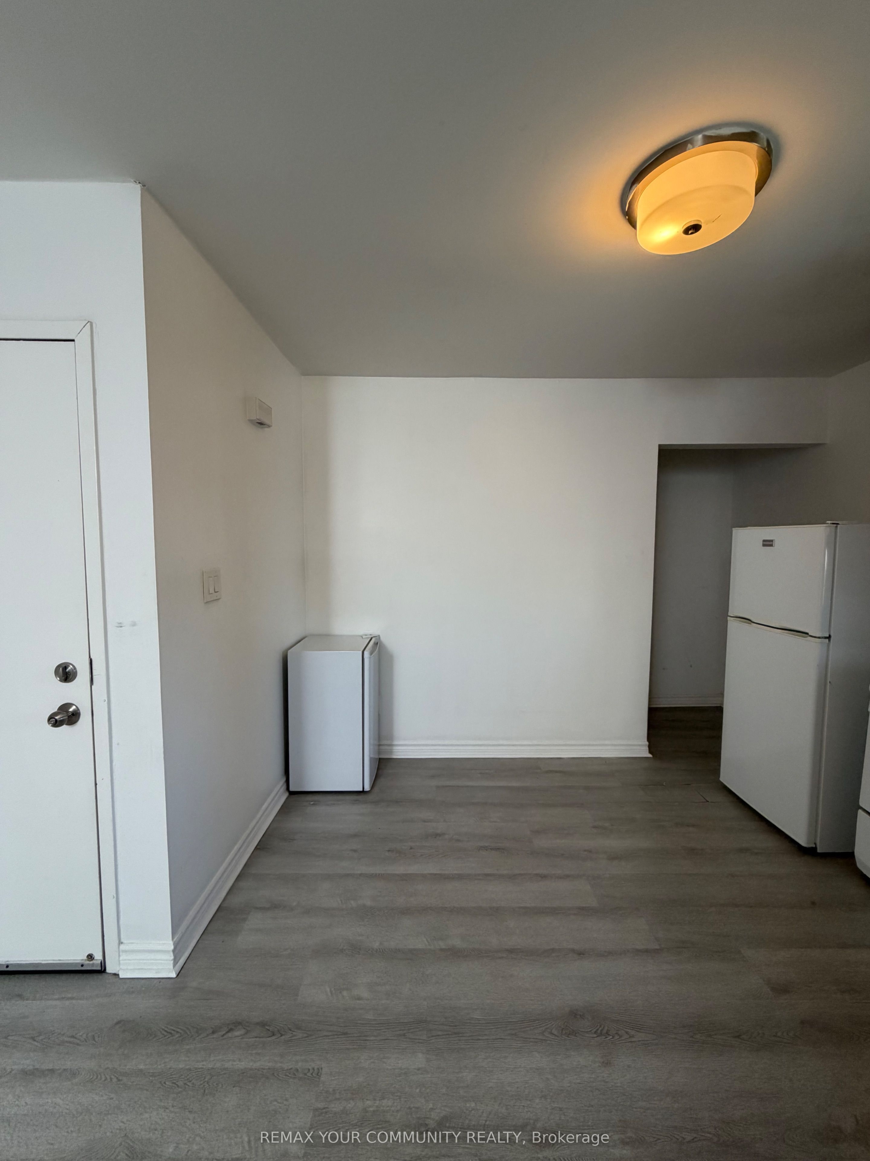 127 Morrison Avenue 2nd Floor, Toronto, ON M6E 1M5 photo 2