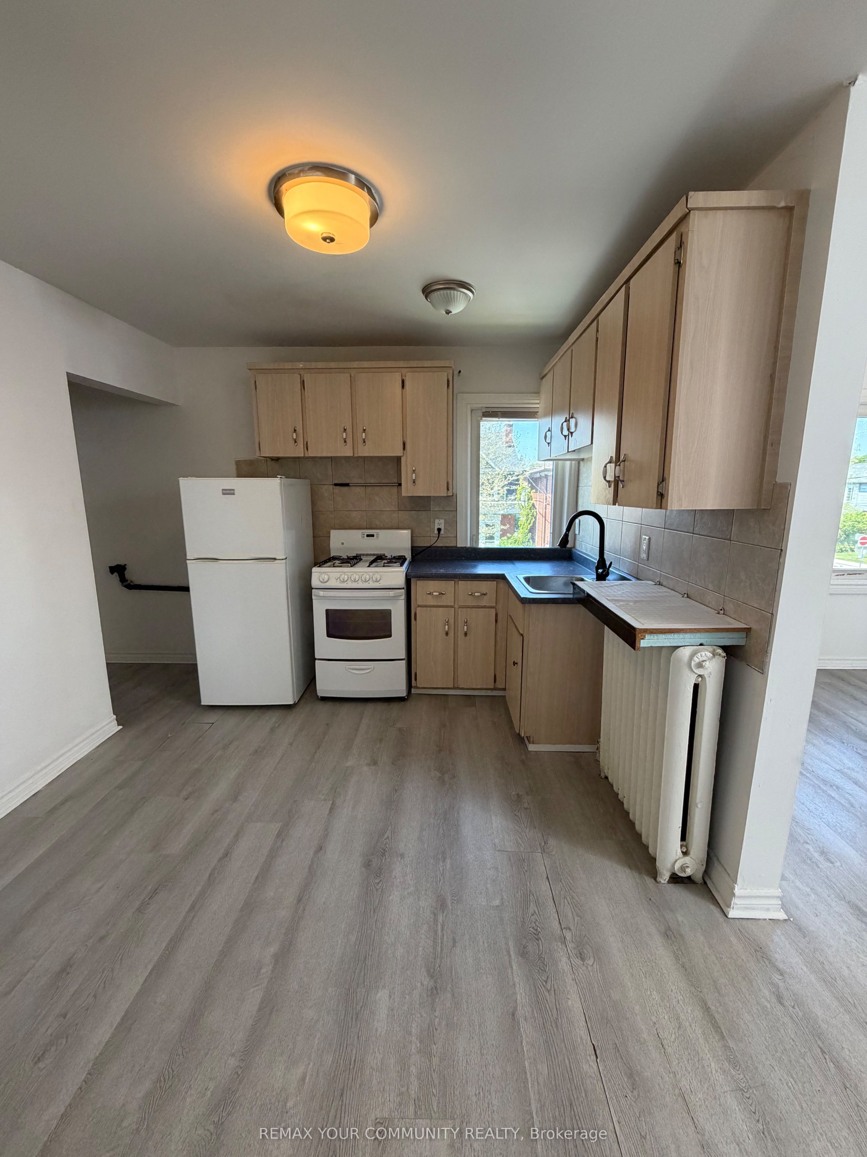 127 Morrison Avenue 2nd Floor, Toronto, ON M6E 1M5 photo 3