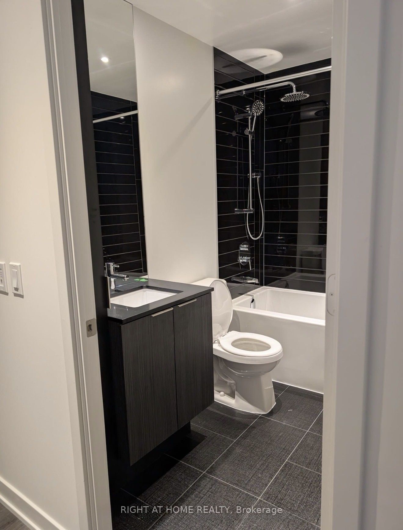 448 Burnhamthorpe Road 2312, Mississauga, ON L5B 0R4