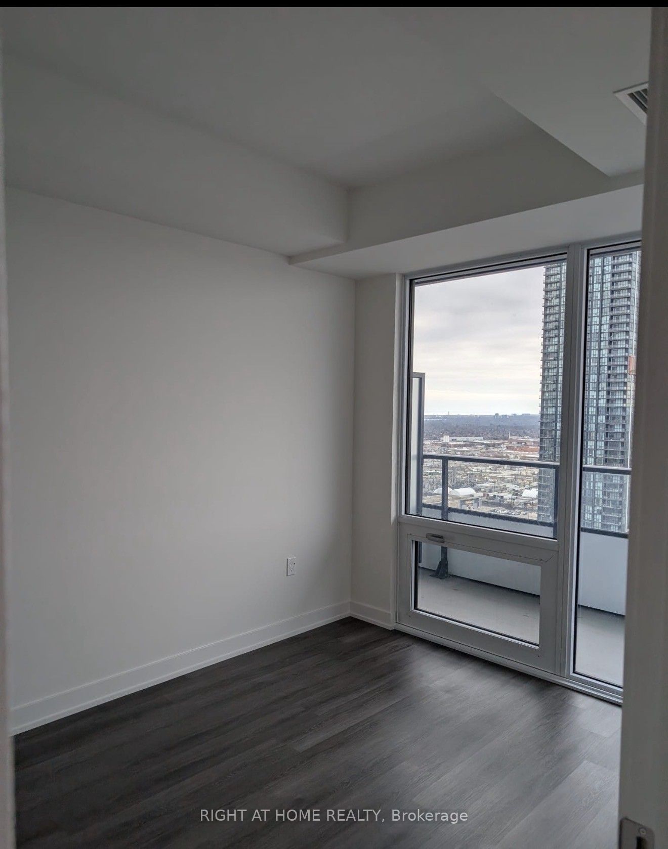 448 Burnhamthorpe Road 2312, Mississauga, ON L5B 0R4 photo 4
