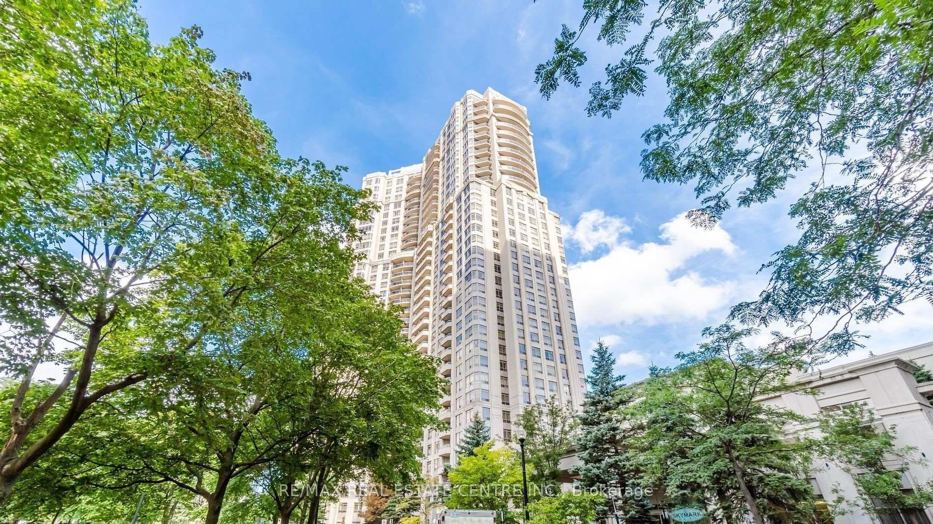 35 Kingsbridge Garden Circle 1804, Mississauga, ON L5R 3Z5