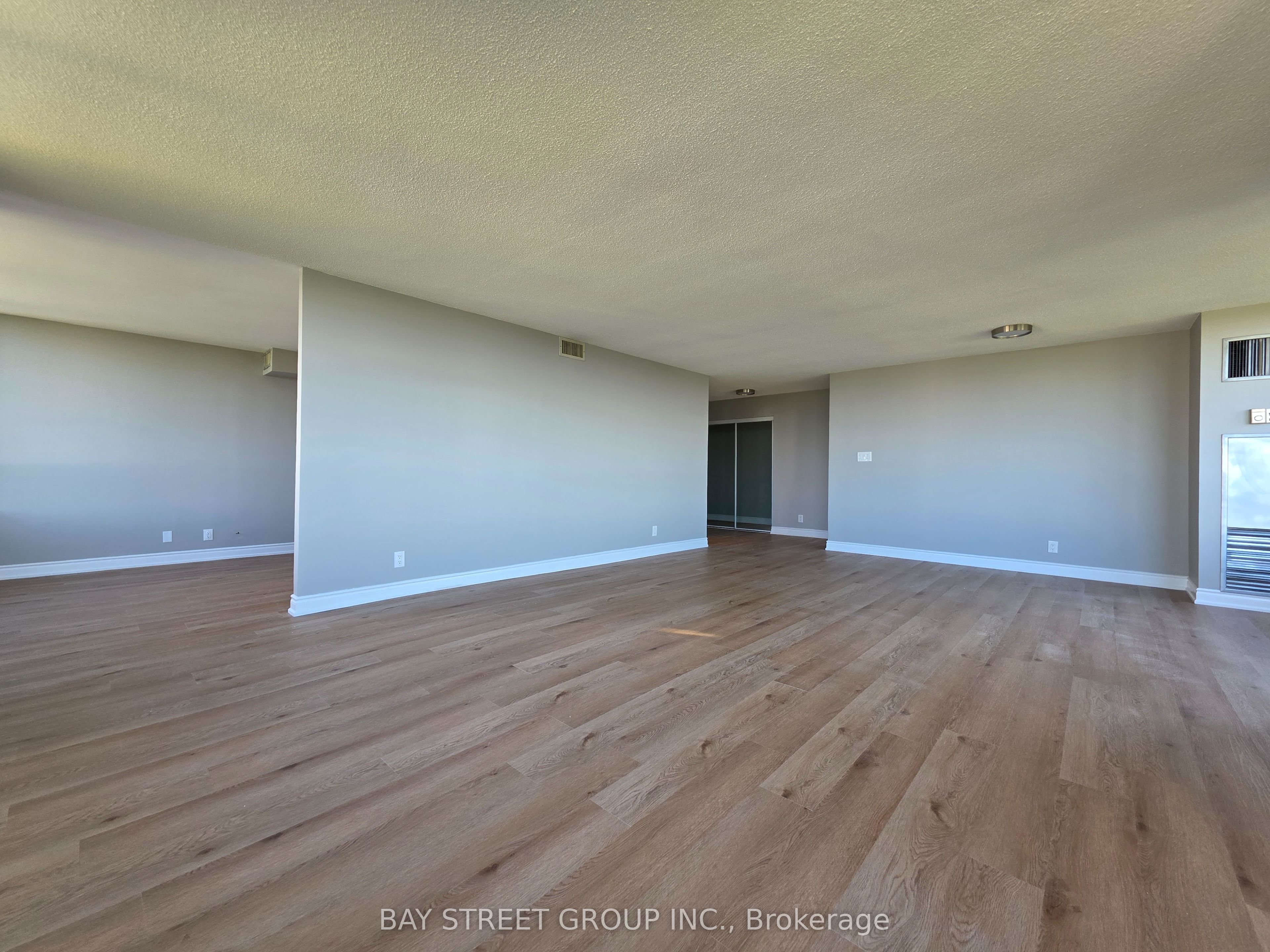 1 Aberfoyle Crescent 2011, Toronto, ON M8X 2X8 photo 4