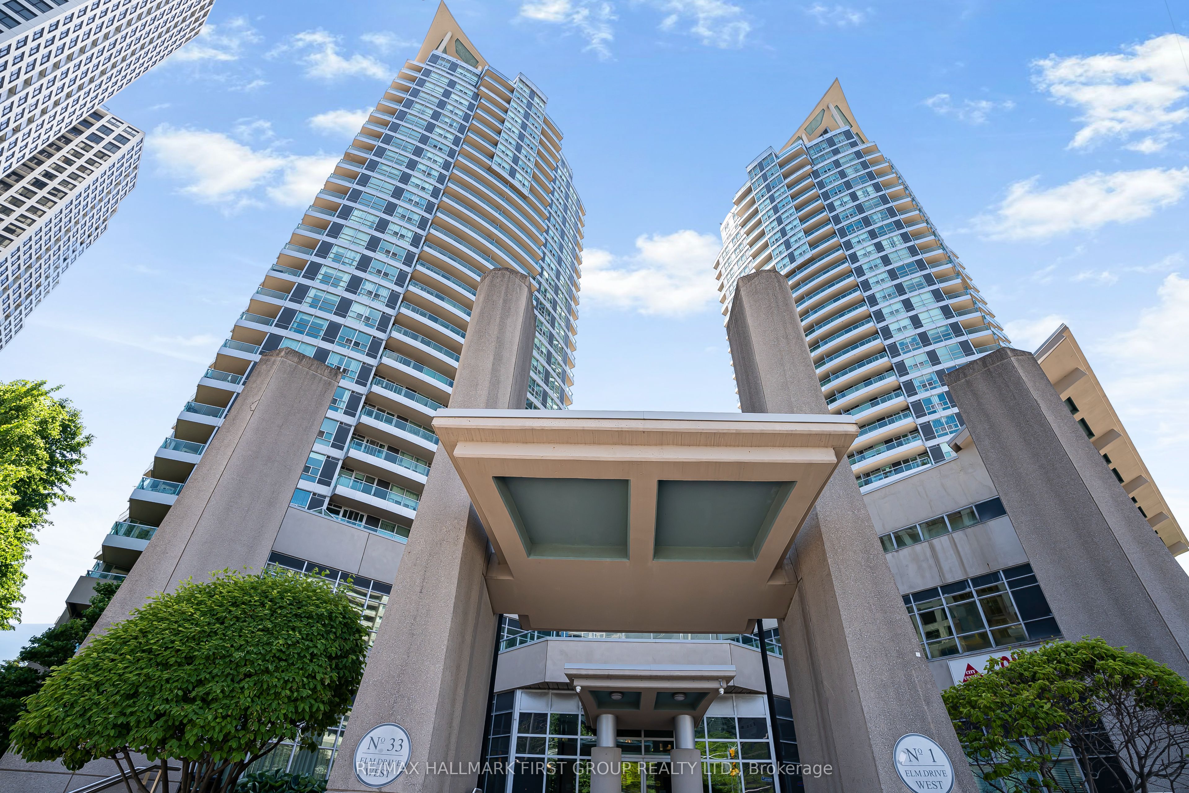 33 Elm Drive W 305, Mississauga, ON L5B 4M2