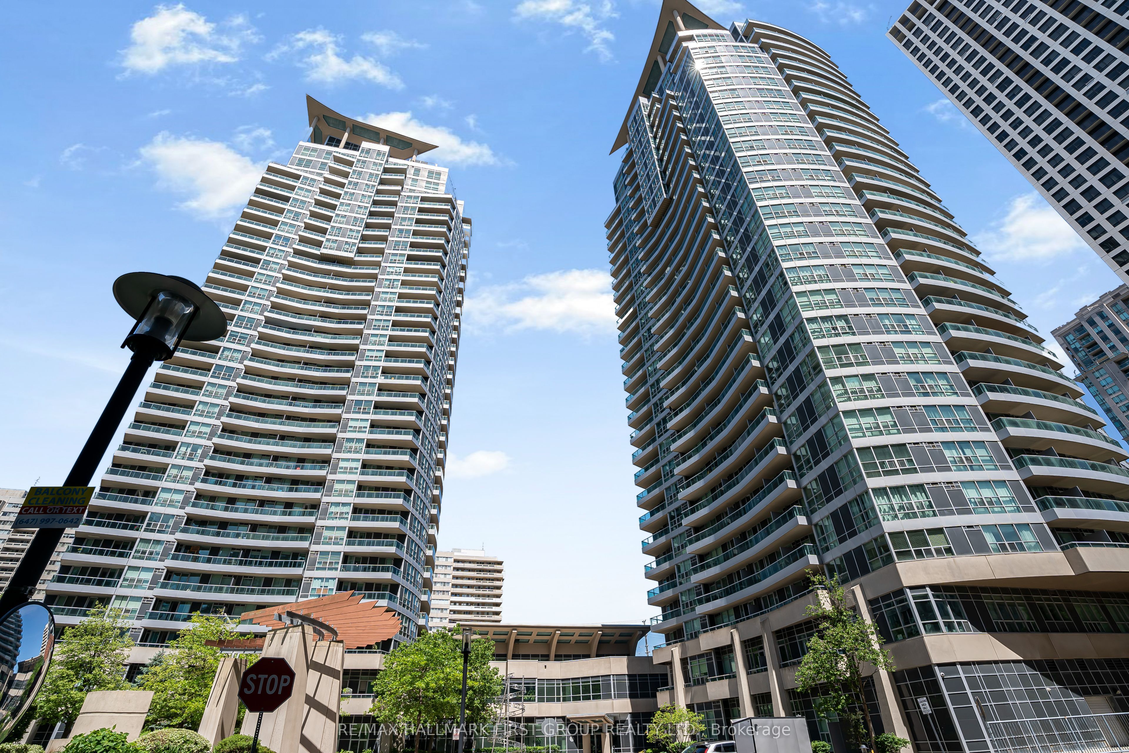 33 Elm Drive W 305, Mississauga, ON L5B 4M2 photo 2