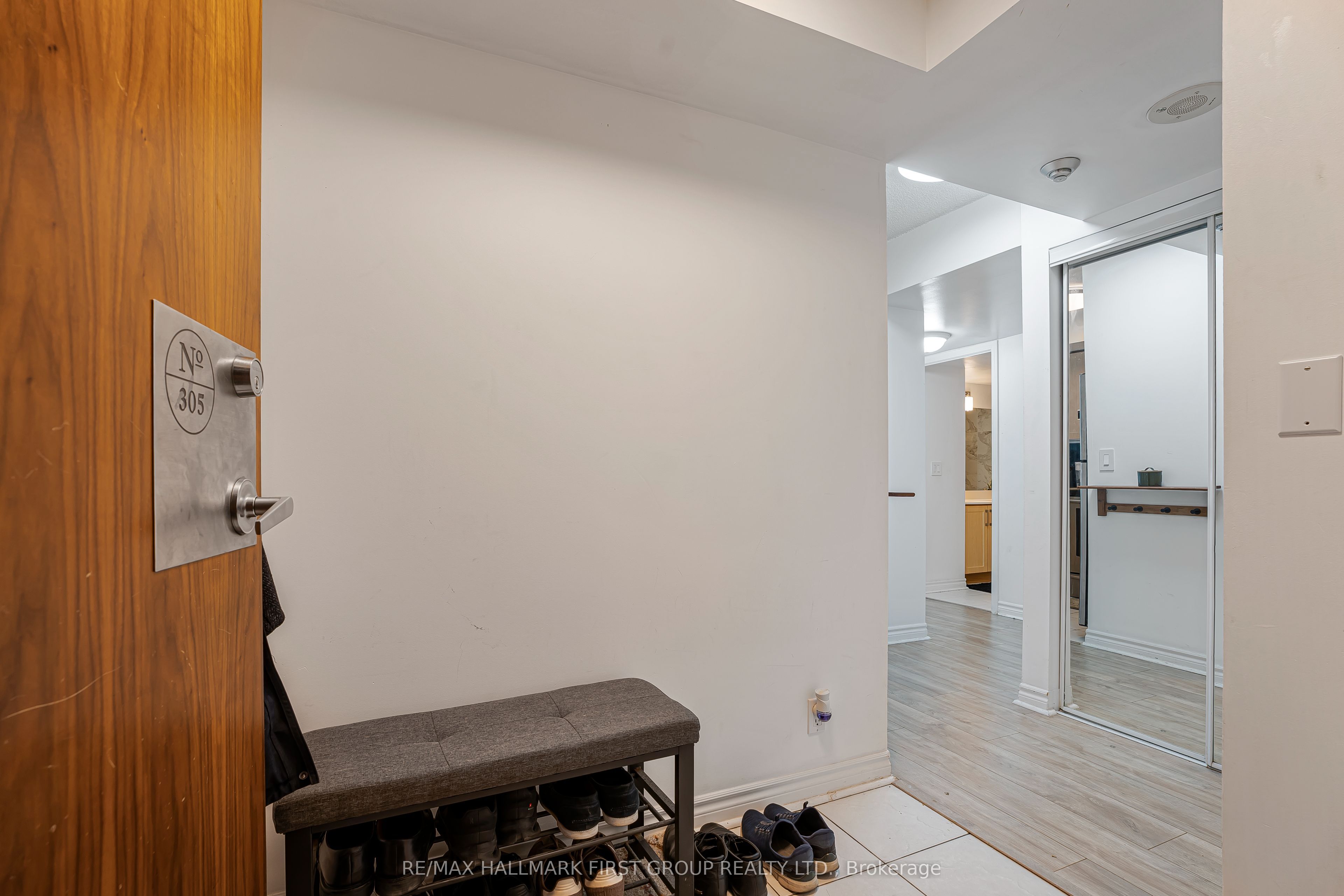 33 Elm Drive W 305, Mississauga, ON L5B 4M2 photo 3