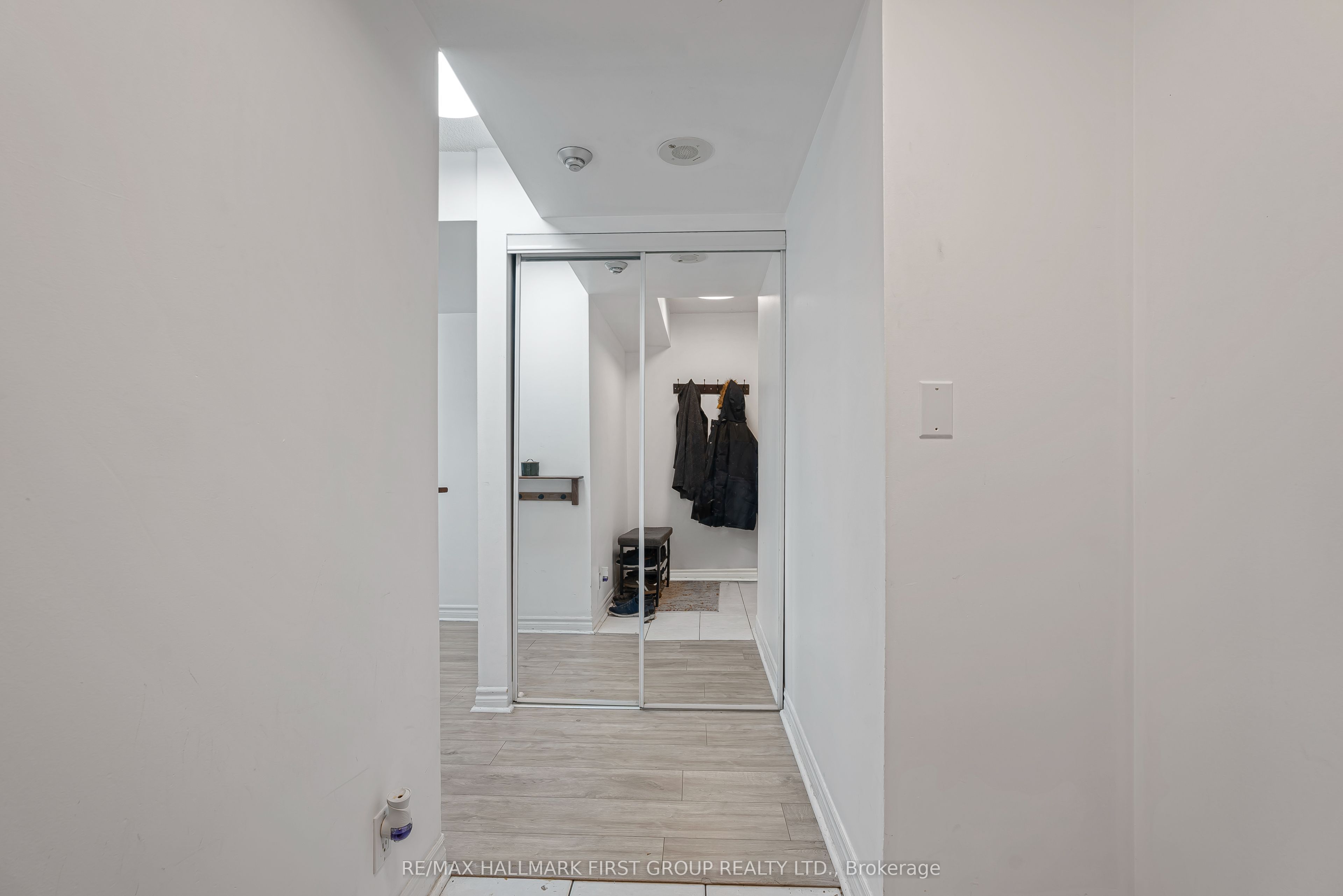 33 Elm Drive W 305, Mississauga, ON L5B 4M2 photo 4
