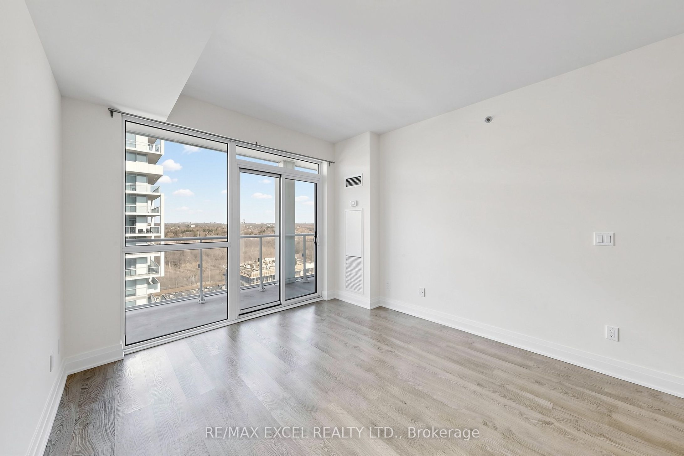 55 Speers Road 1702, Oakville, ON L6K 0H9 photo 2
