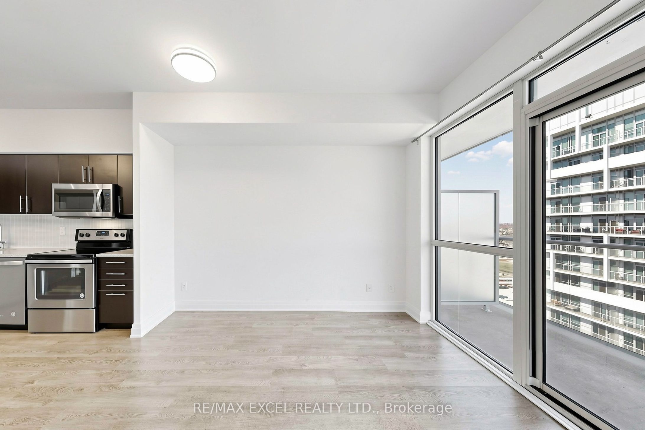 55 Speers Road 1702, Oakville, ON L6K 0H9 photo 4
