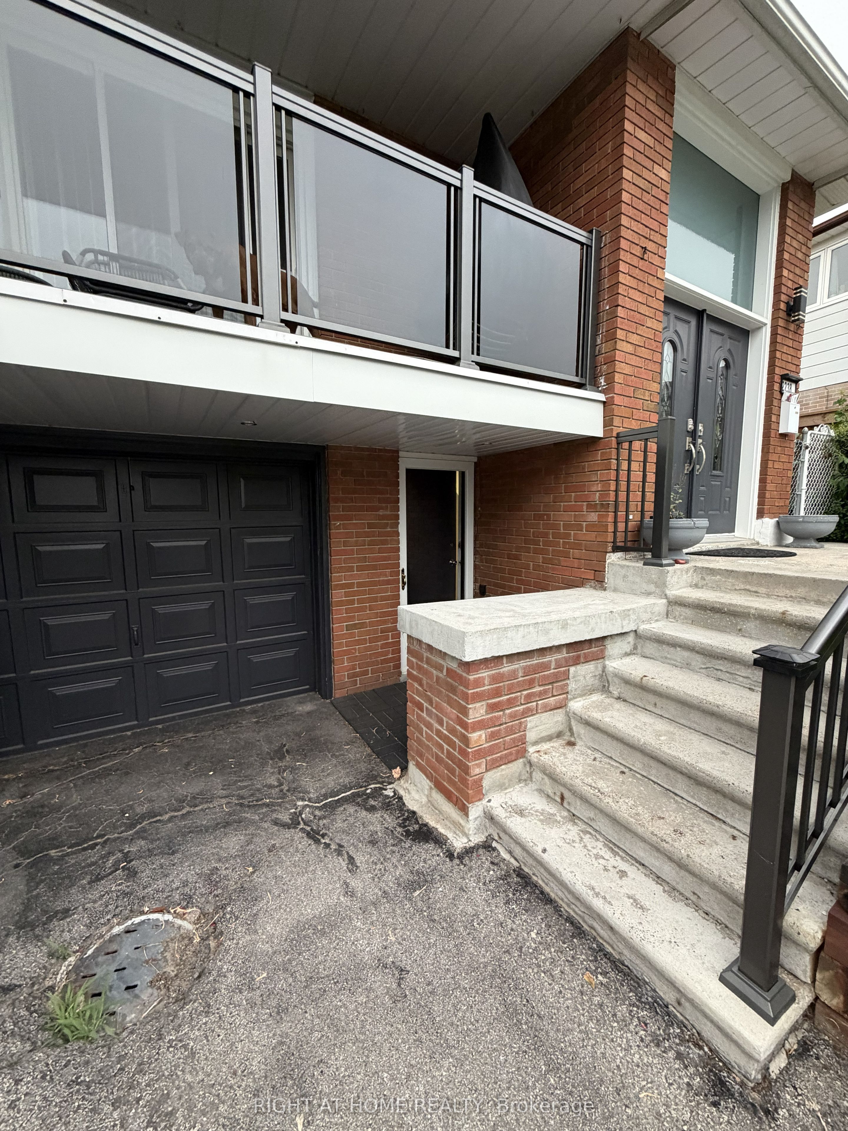 2238 Delkus Crescent Bsmt., Mississauga, ON L5A 1K7 photo 4