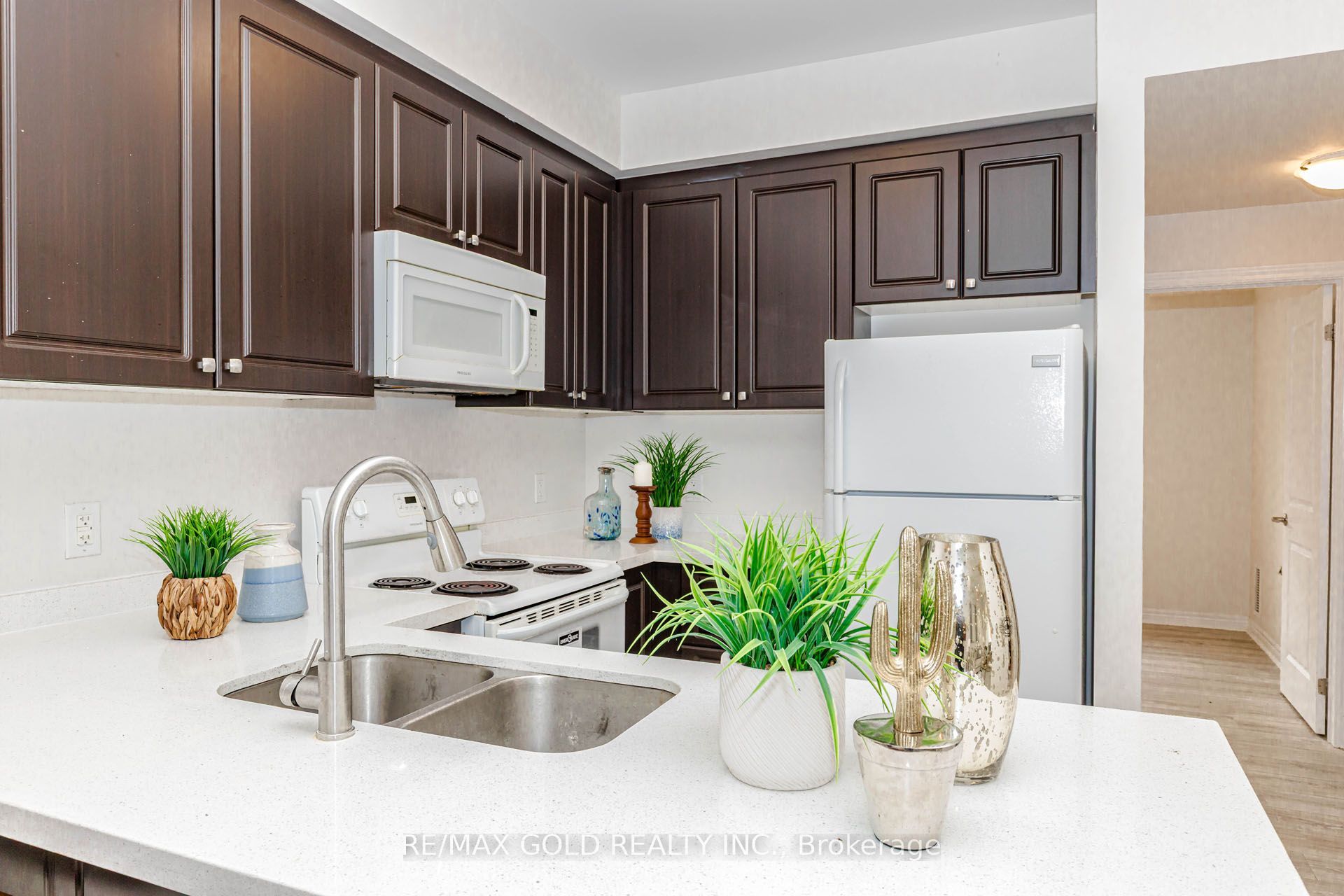 276 Gatwick Drive 205, Oakville, ON L6H 7K3 photo 2