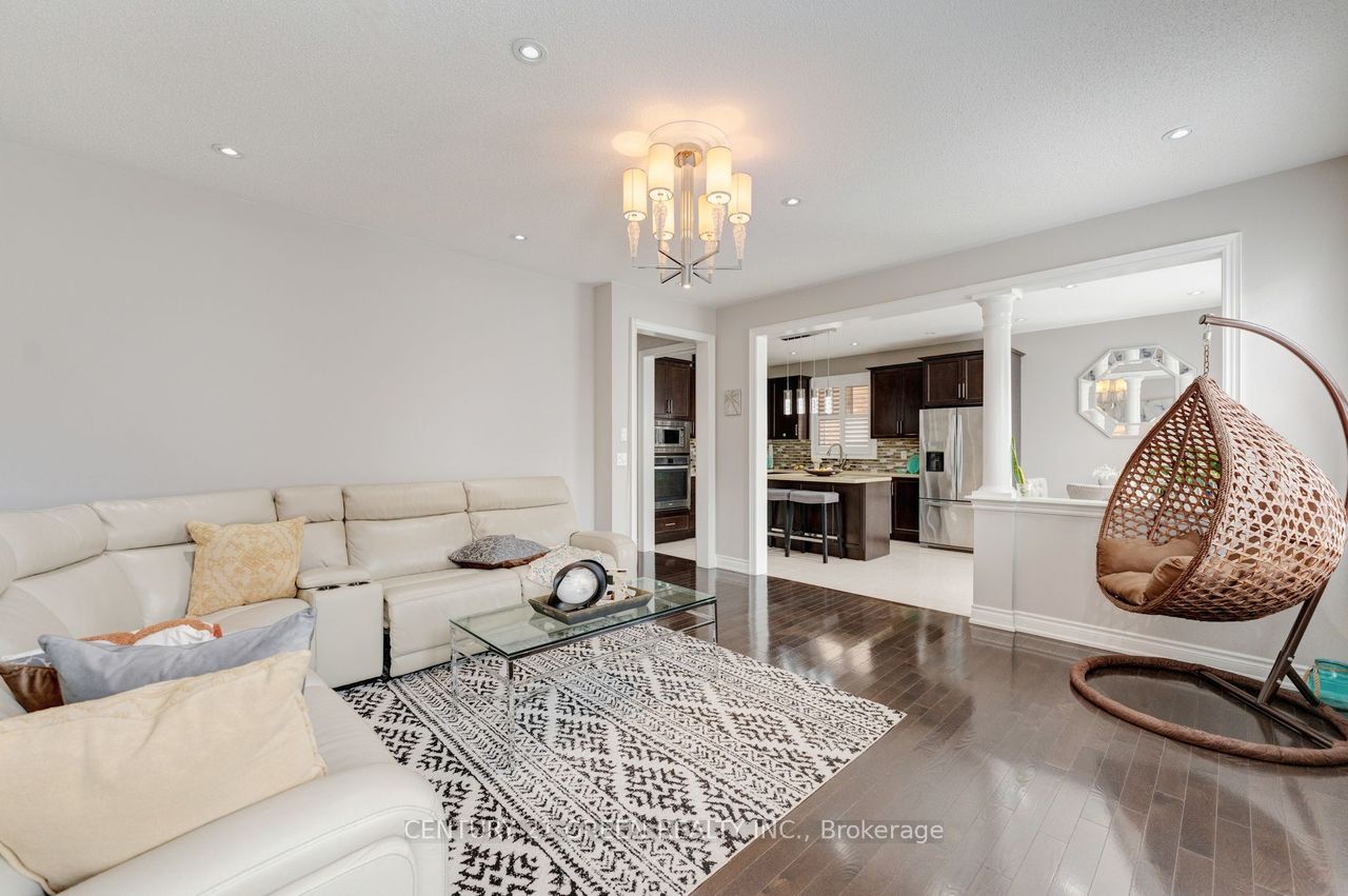 3 Lisson Crescent, Brampton, ON L6X 5H8 photo 4