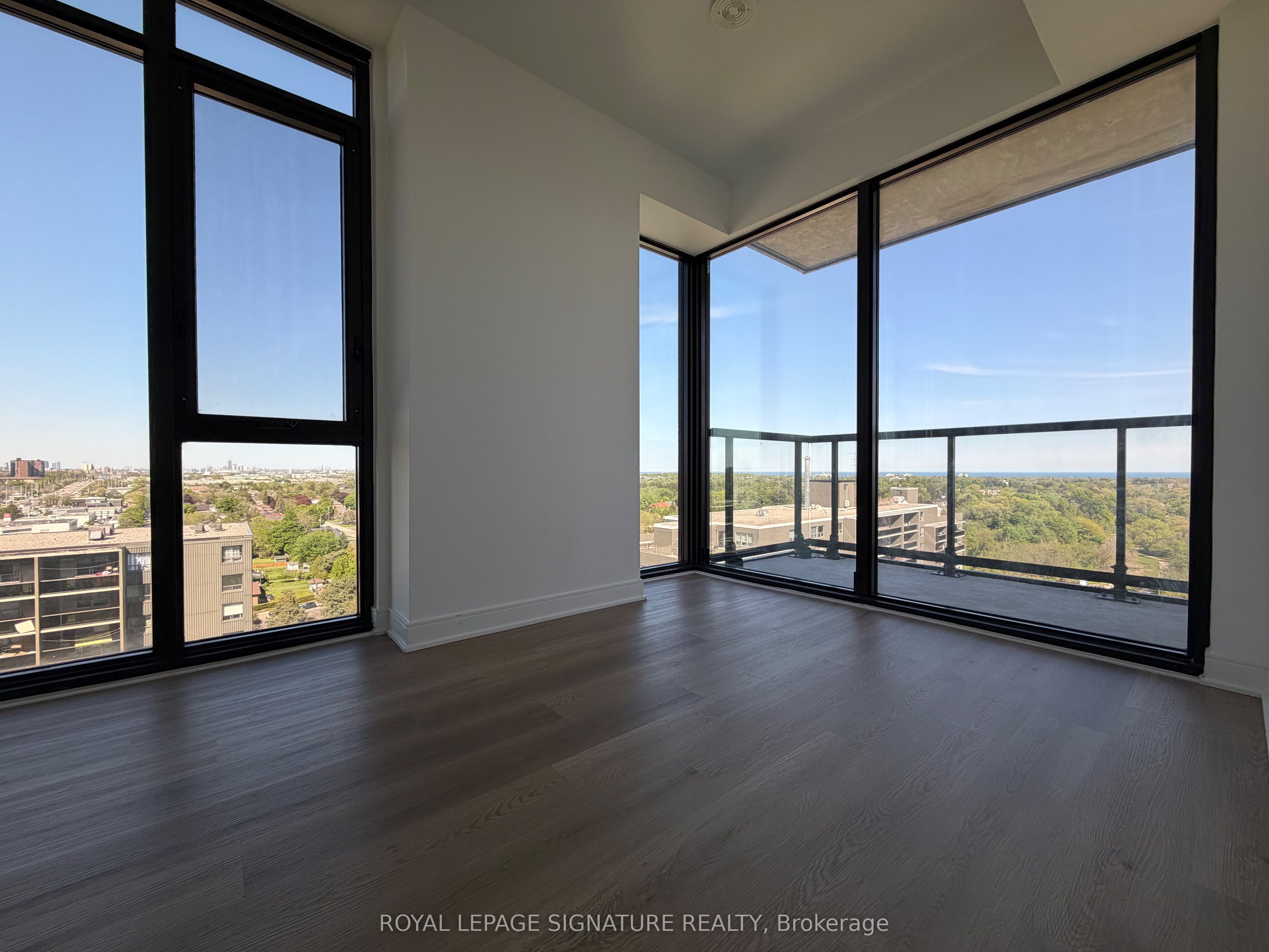 86 Dundas Street E 1314, Mississauga, ON L5A 0B1 photo 2