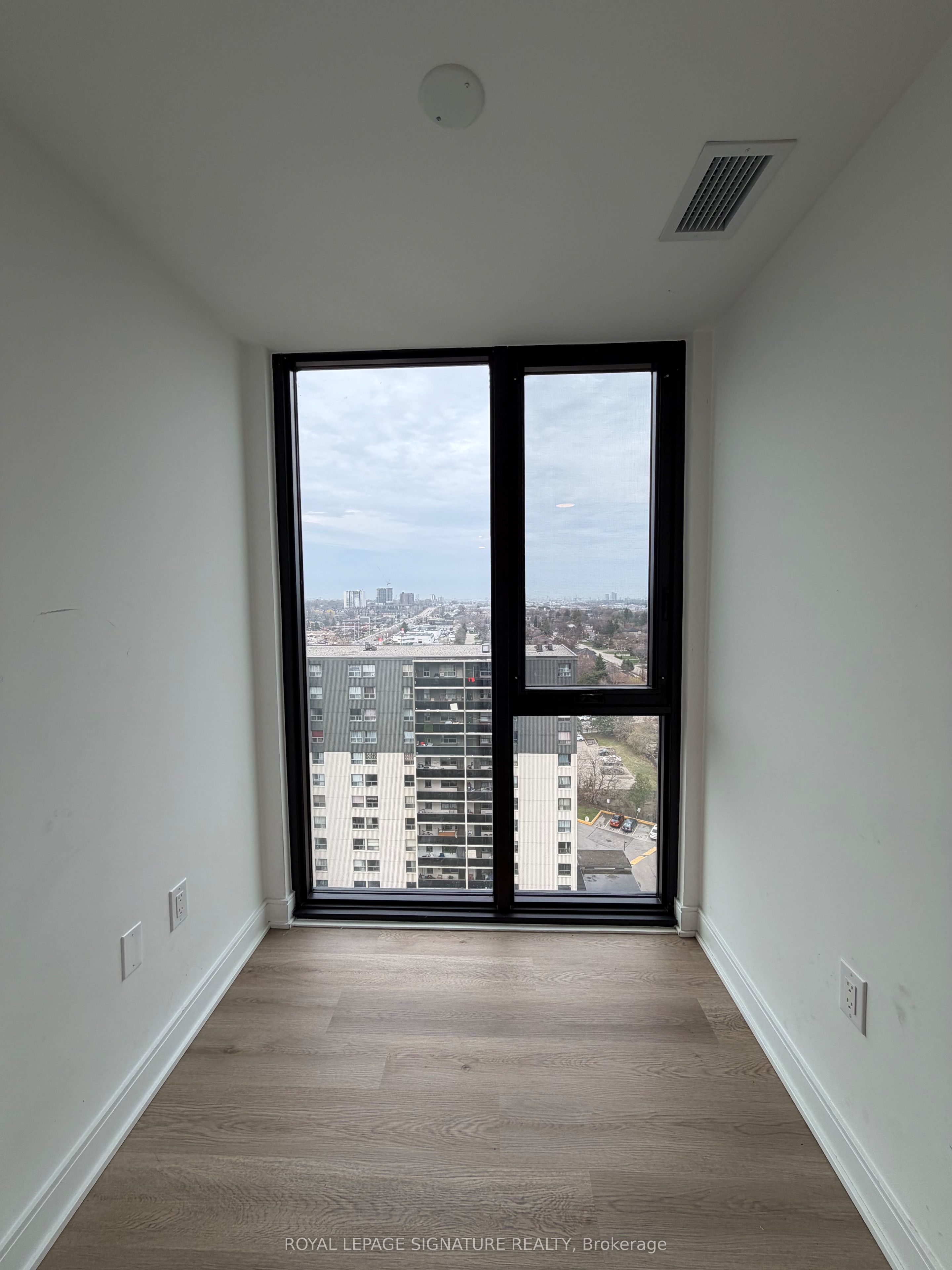 86 Dundas Street E 1314, Mississauga, ON L5A 0B1 photo 5