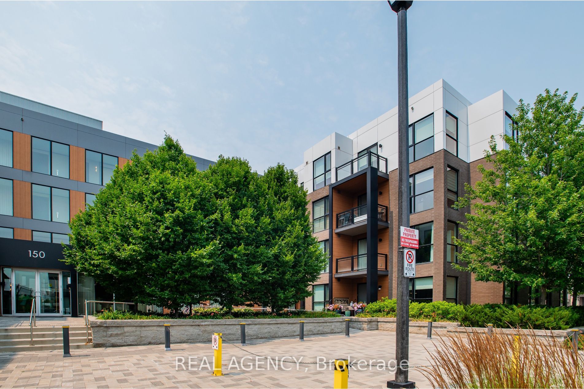150 E Sabina Drive 304, Oakville, ON L6H 0W3