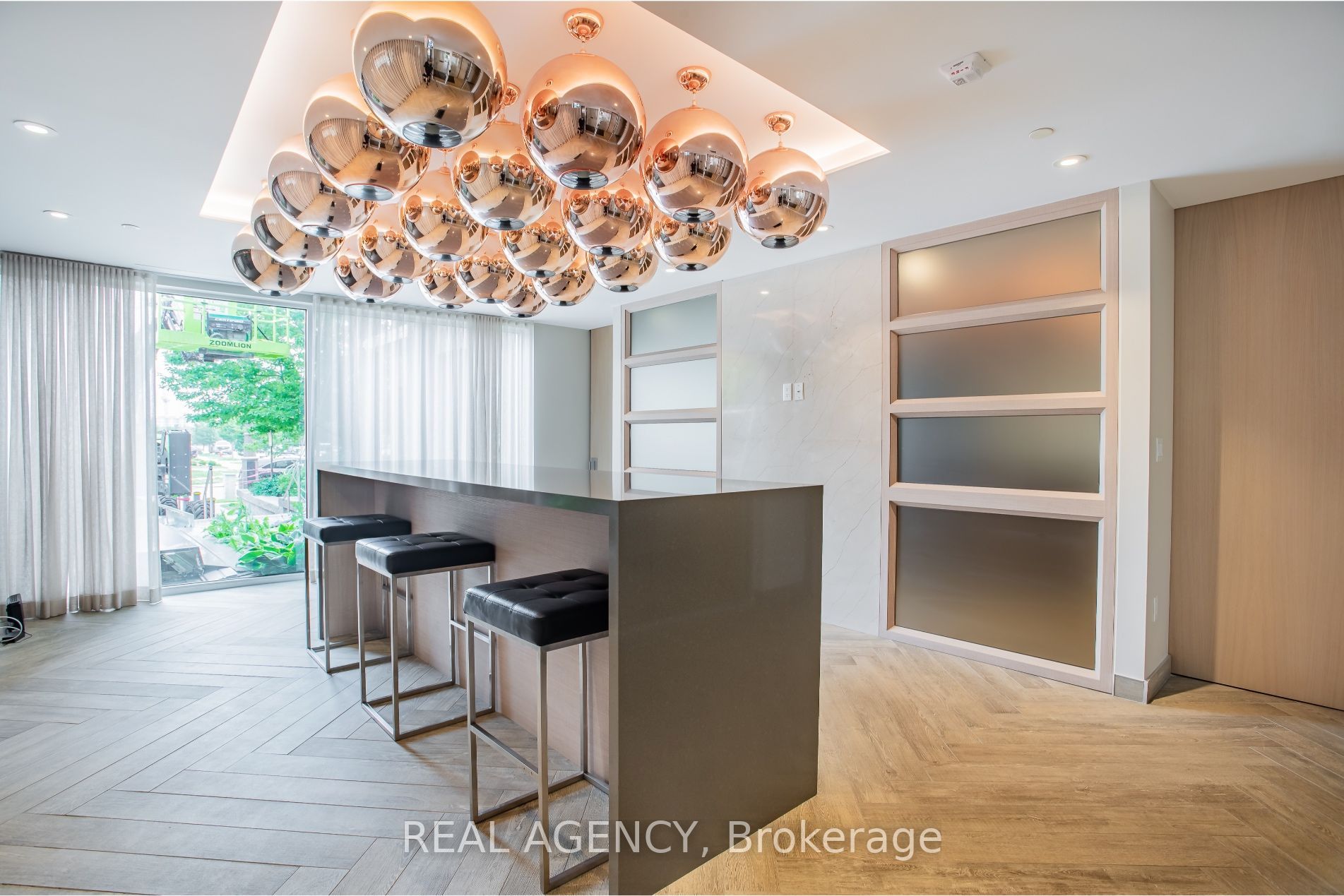 150 E Sabina Drive 304, Oakville, ON L6H 0W3 photo 5