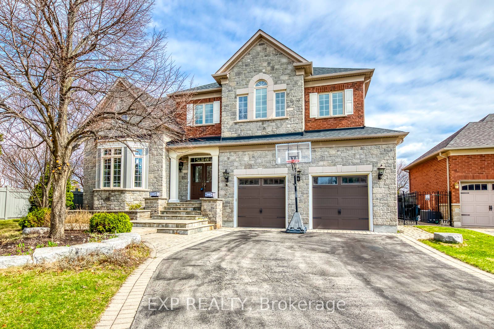 530 Golfview Court, Oakville, ON L6M 4W6 photo 2