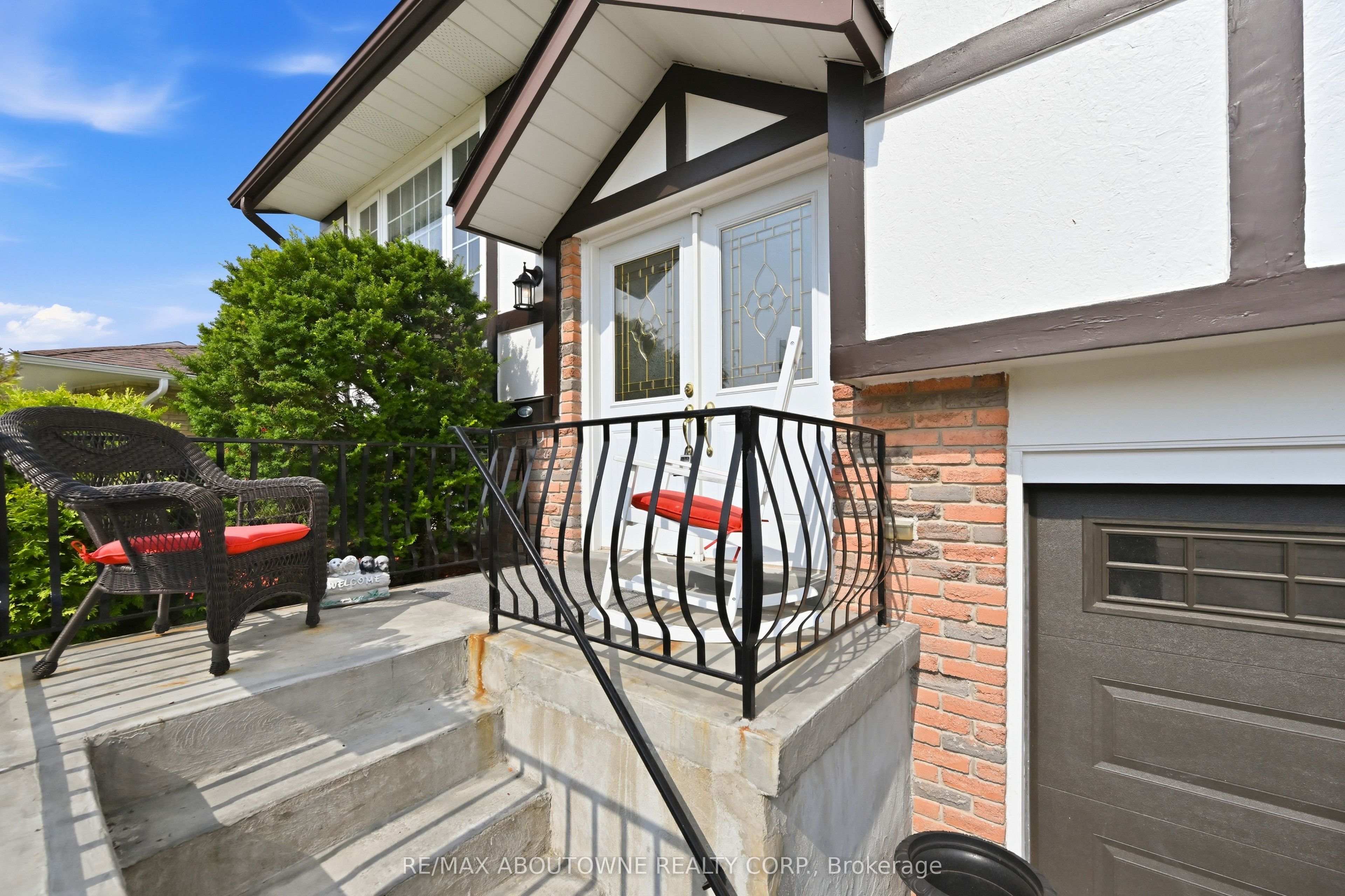 2339 Gillingham Drive, Burlington, ON L7P 4G5 photo 3