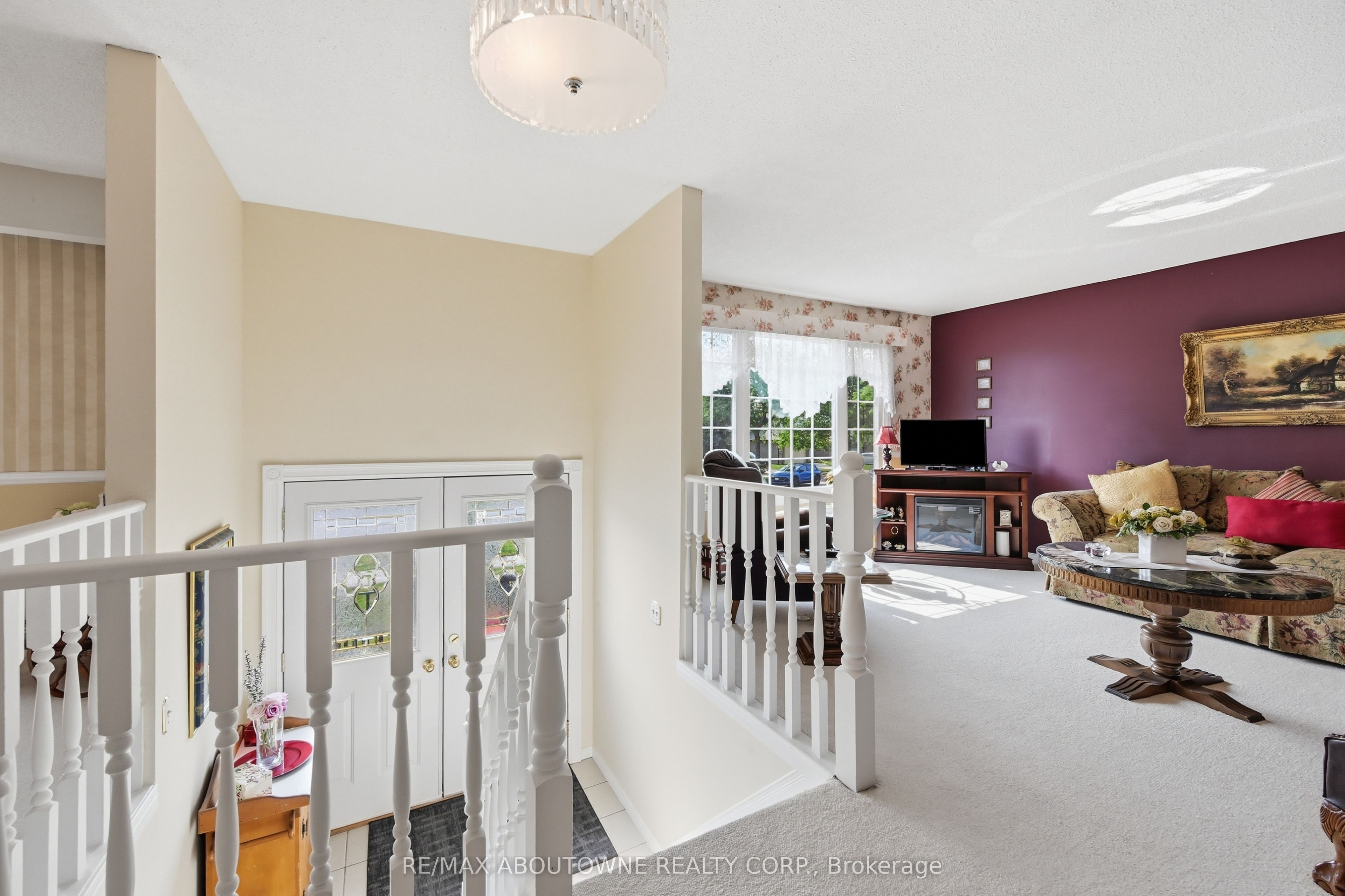 2339 Gillingham Drive, Burlington, ON L7P 4G5 photo 4