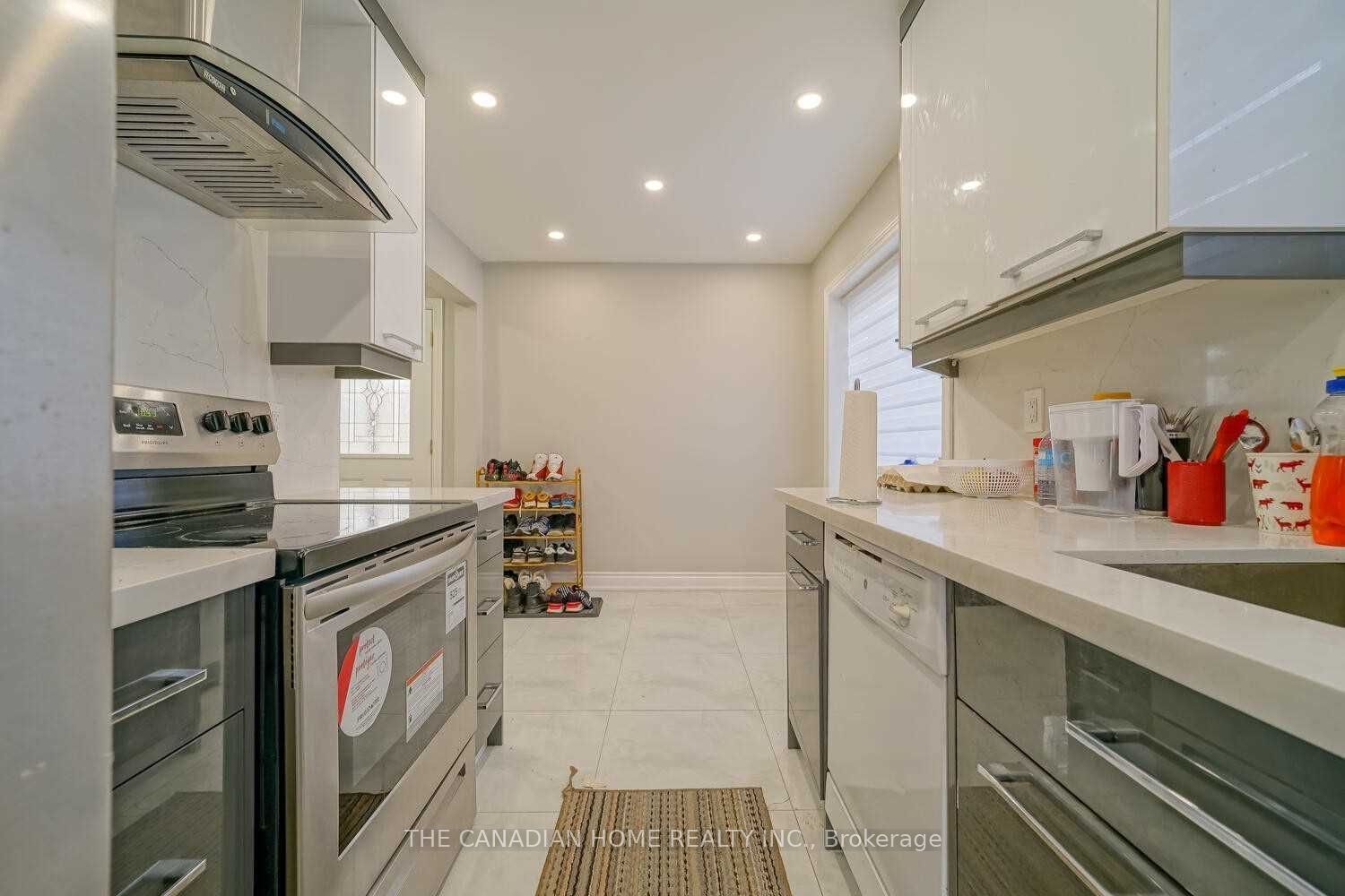 64 Somerset Drive, Brampton, ON L6Z 1C5 photo 4