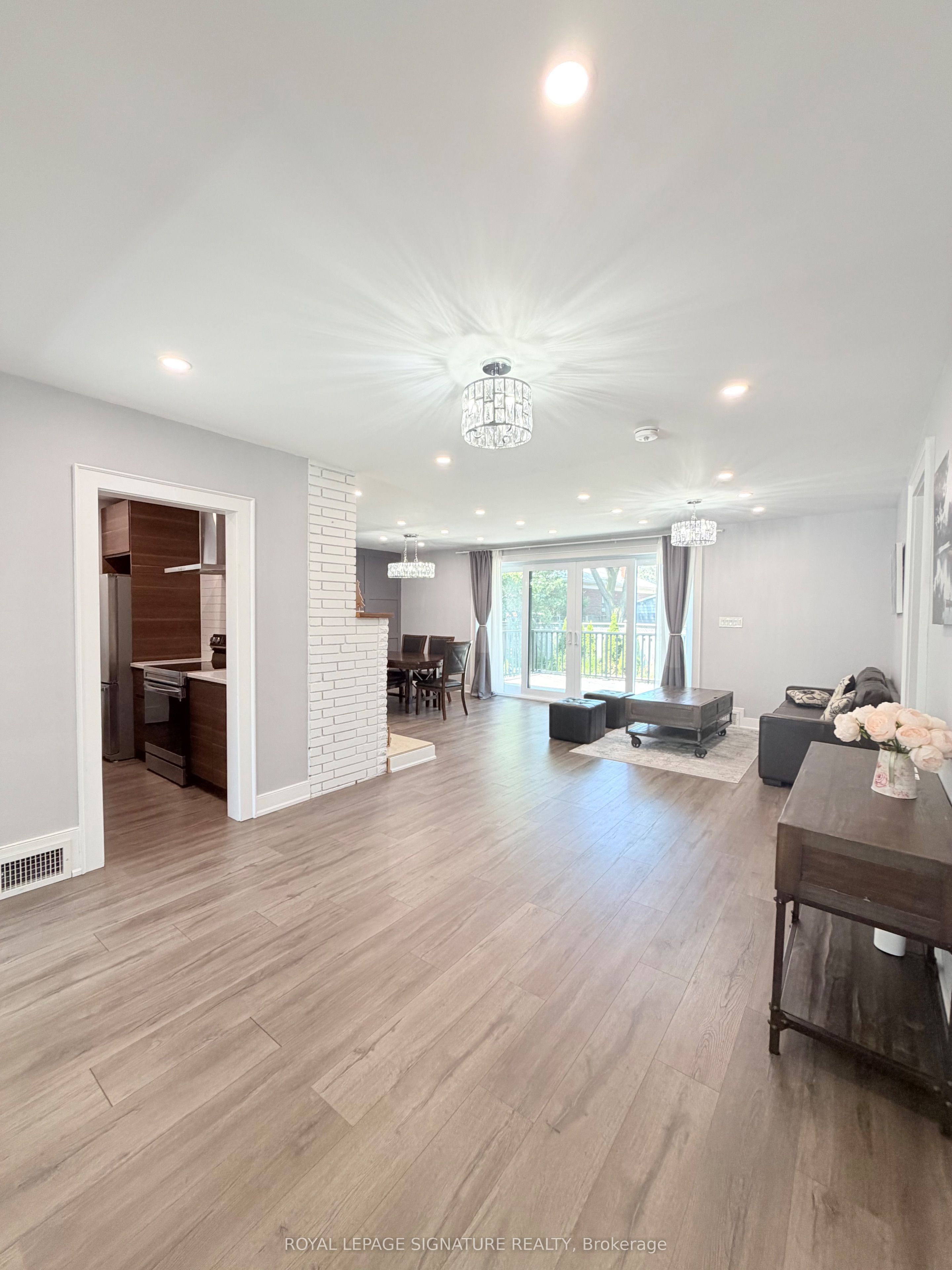 104 Great Oak Drive, Toronto, ON M9A 1N5 photo 5