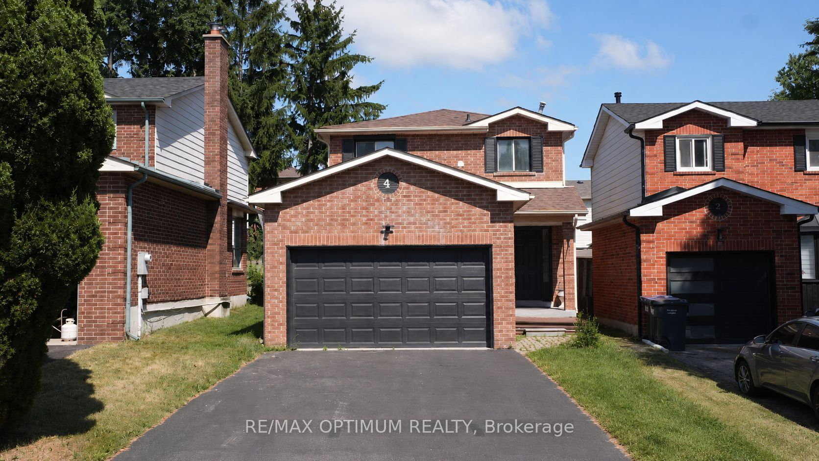 4 Lawnview Court, Brampton, ON L7G 1T4 photo 2