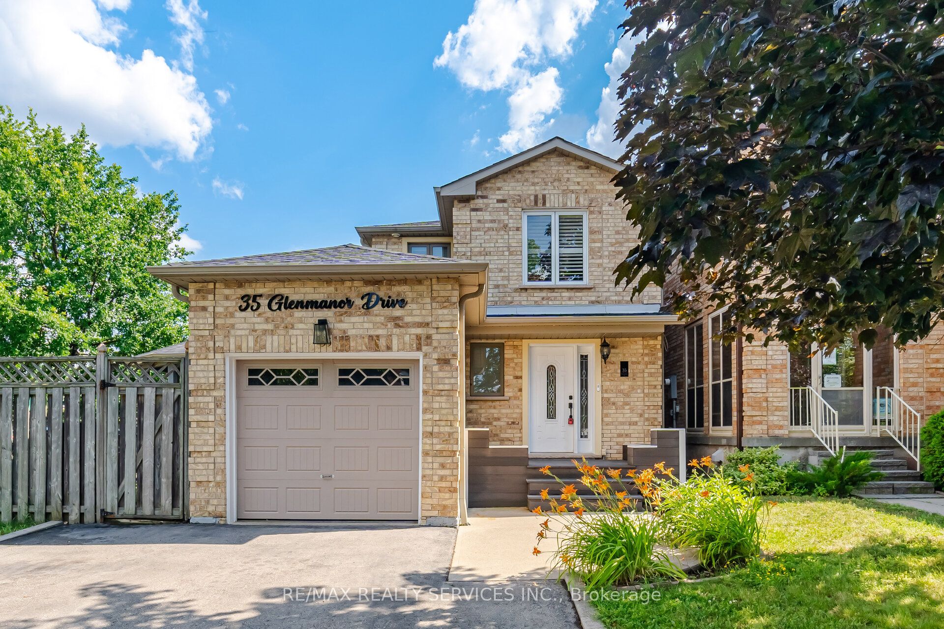 35 Glenmanor Drive, Brampton, ON L6Z 3Z1 photo 2