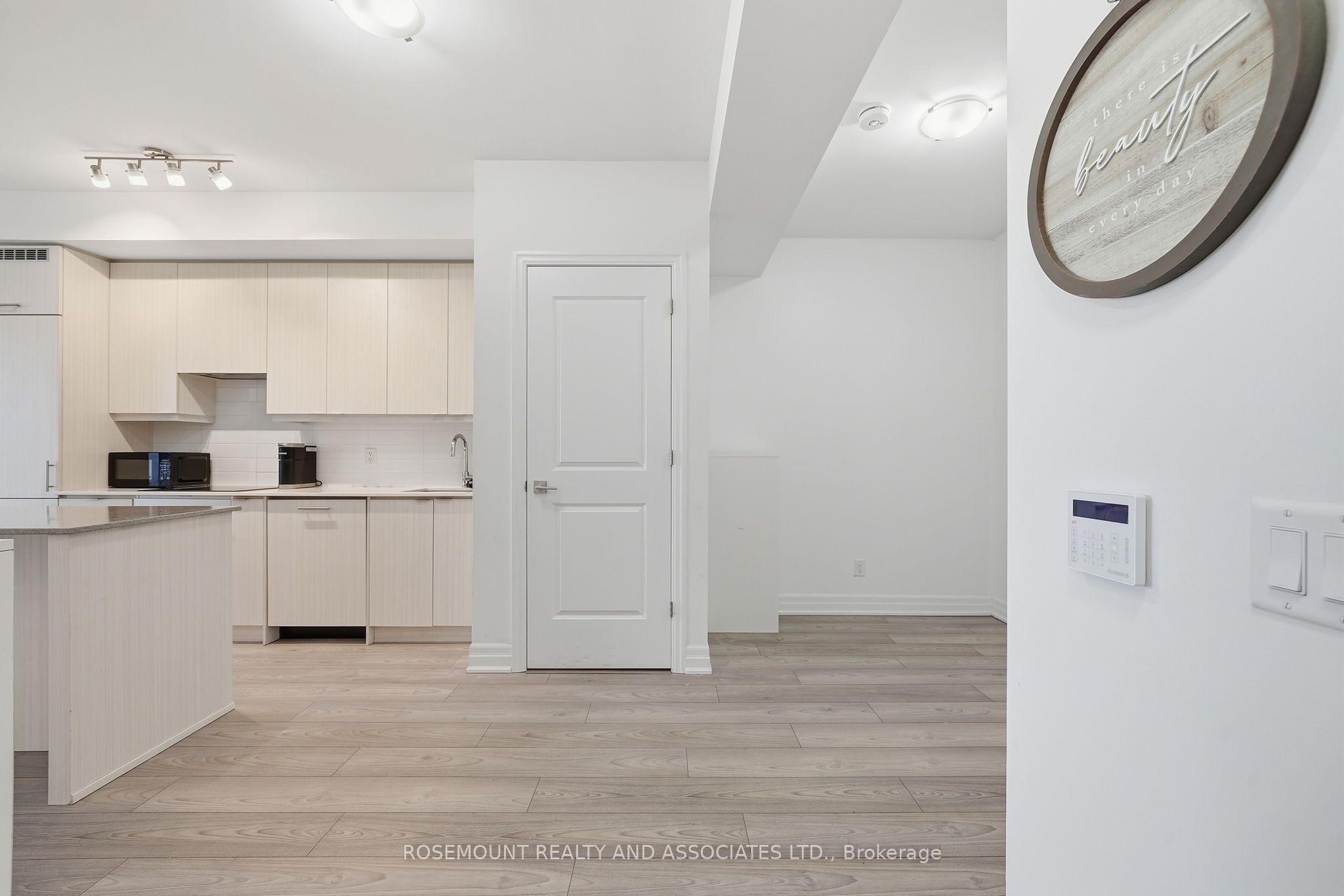 36 ELM Drive W 2105, Mississauga, ON L5B 0N3 photo 5