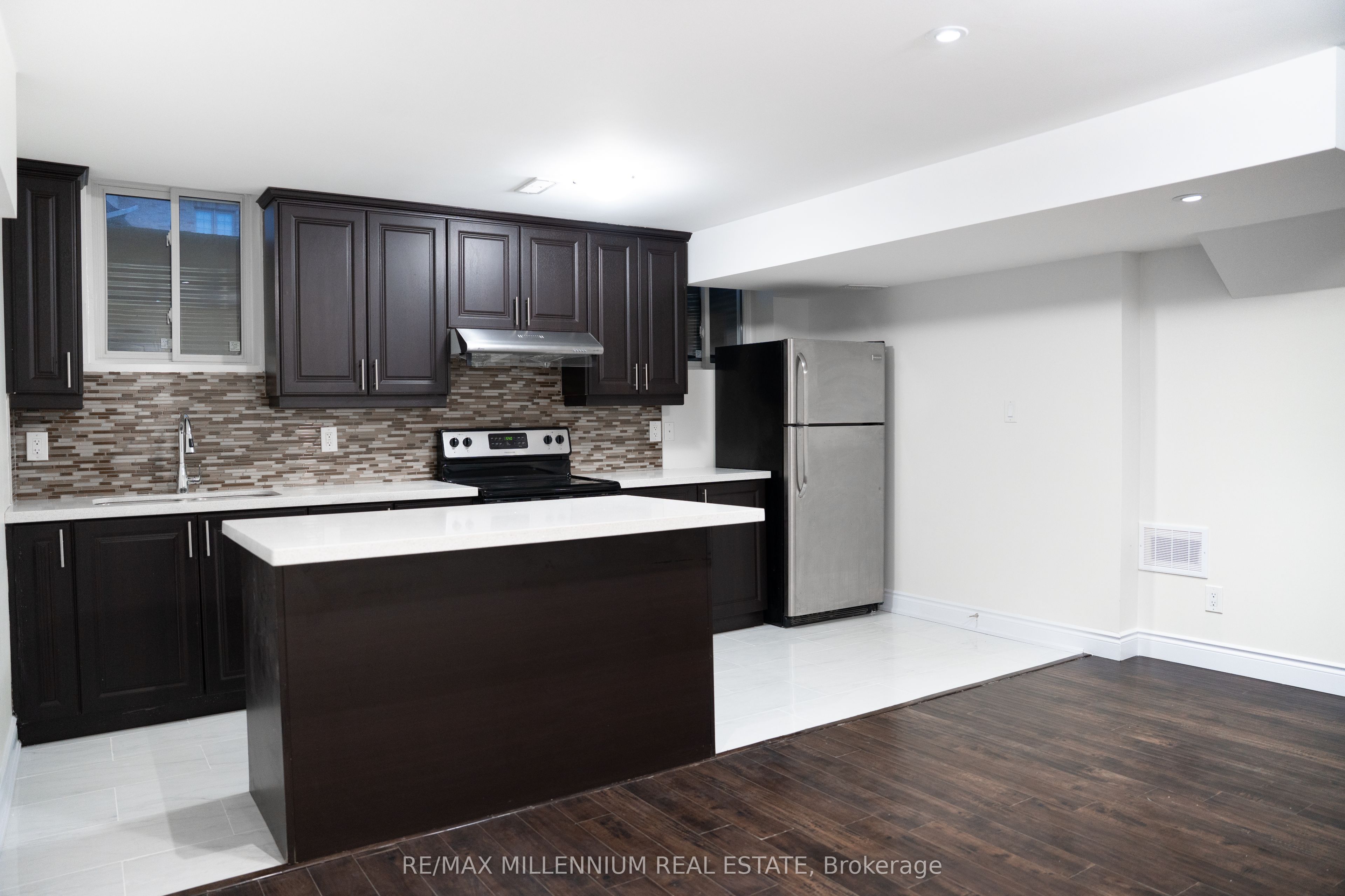 6 Decorso Drive, Brampton, ON L6P 3T7 photo 2