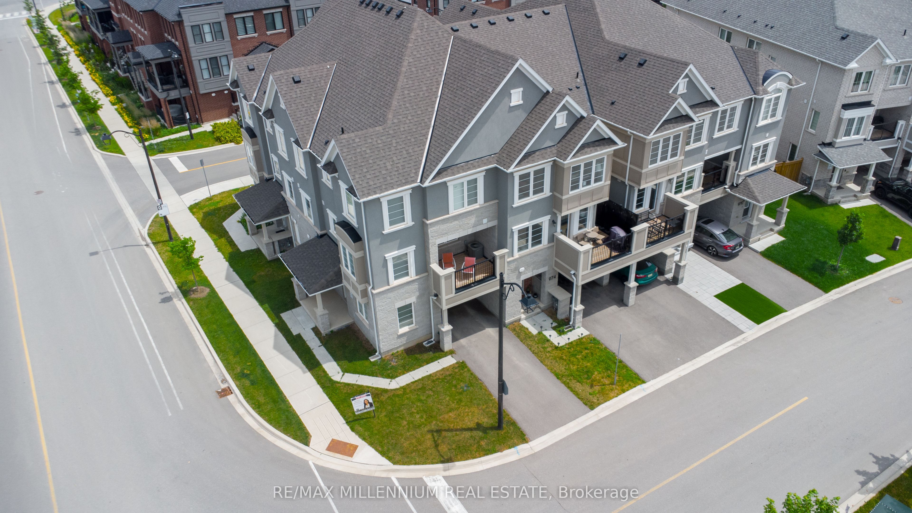 974 Hickory Crescent, Milton, ON L9E 1P6 photo 2