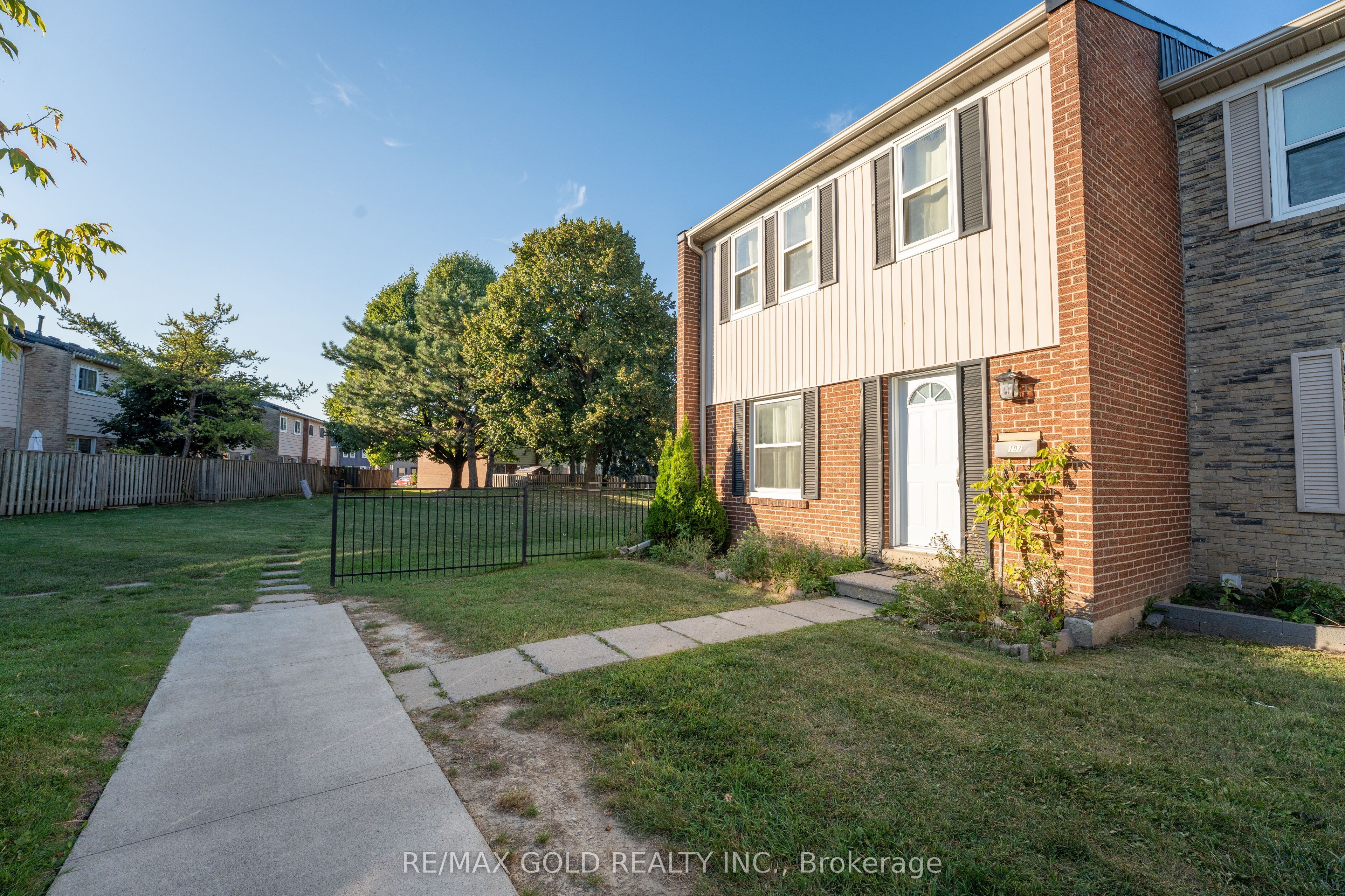 900 Central Park Drive 107, Brampton, ON L6S 3J6 photo 3