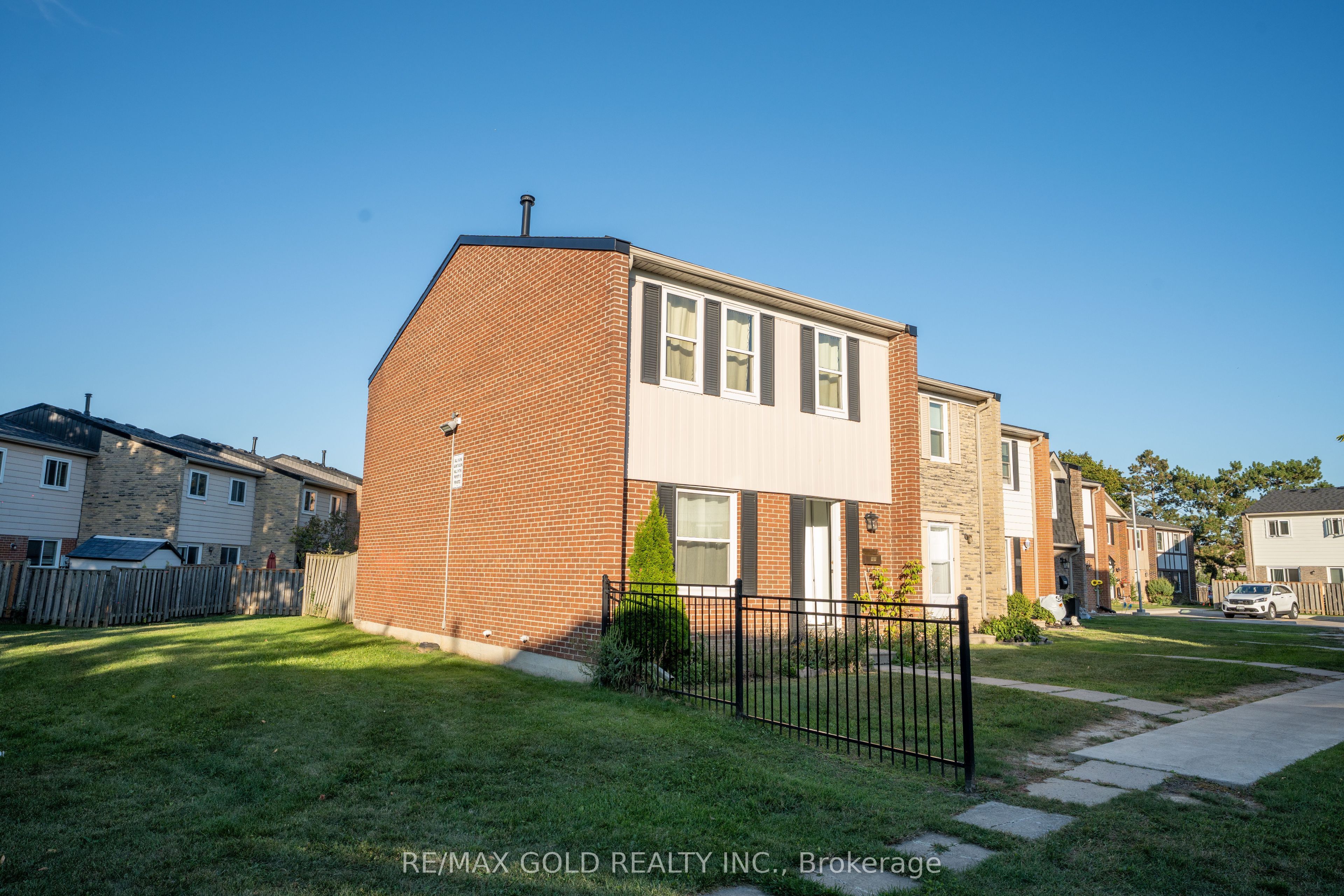 900 Central Park Drive 107, Brampton, ON L6S 3J6 photo 4