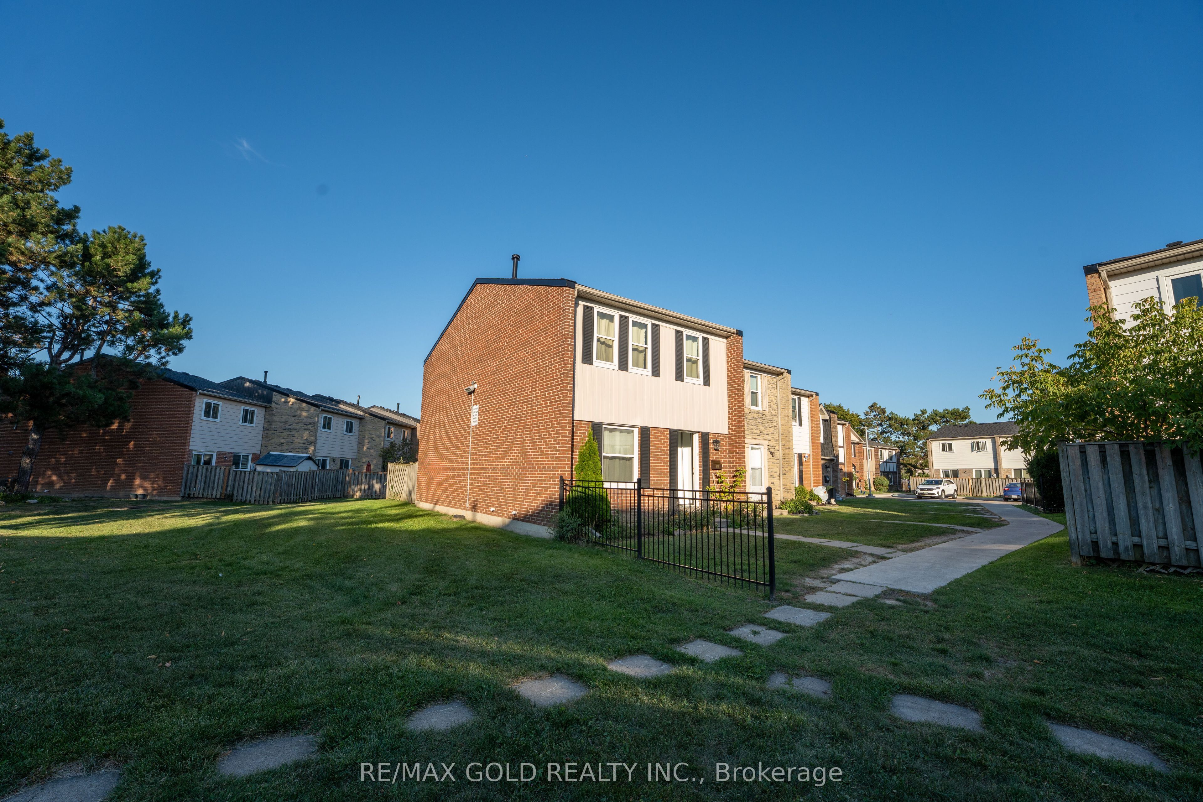 900 Central Park Drive 107, Brampton, ON L6S 3J6 photo 5