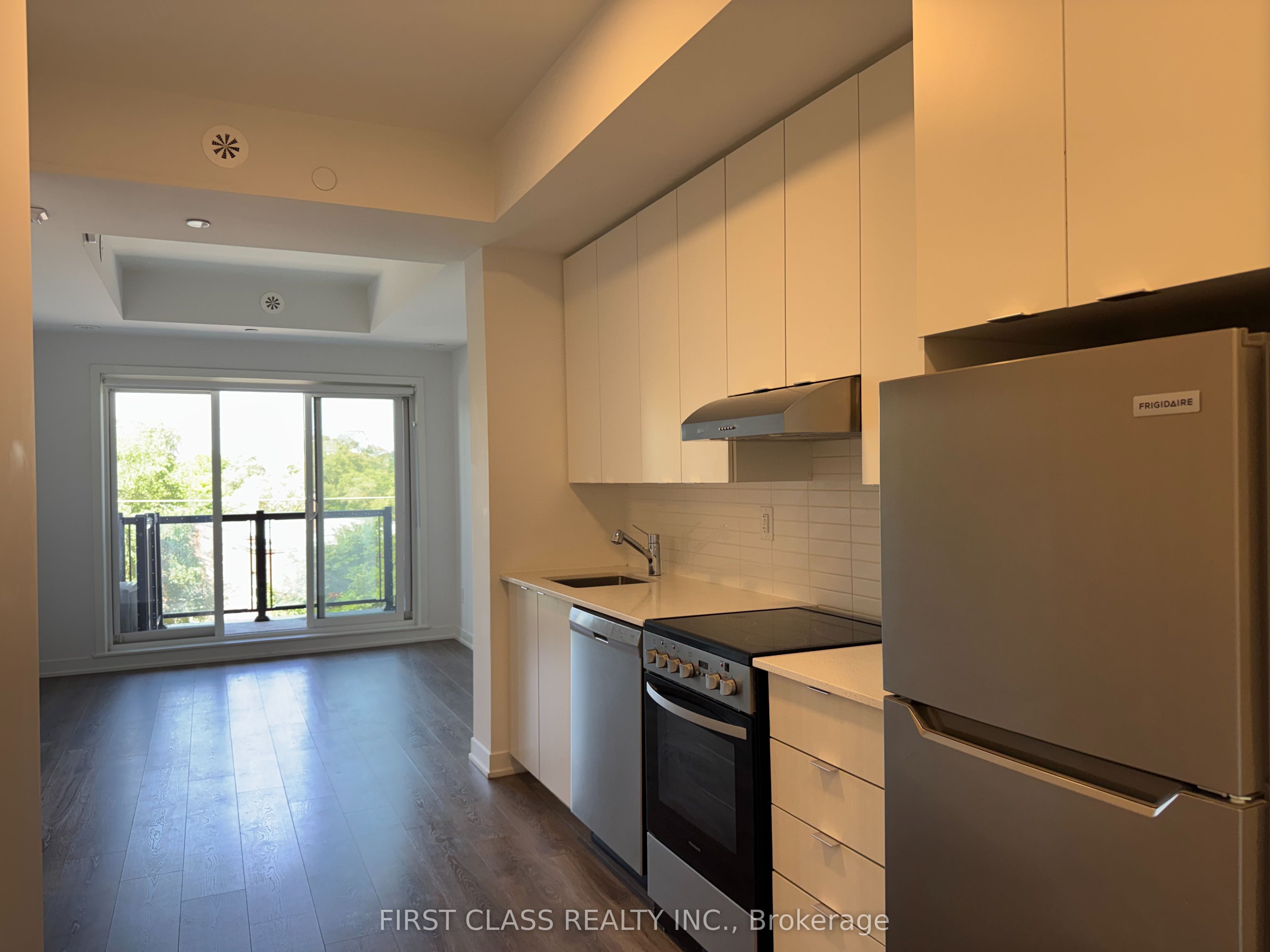 165 Canon Jackson Drive 301, Toronto, ON M6M 2G1 photo 4