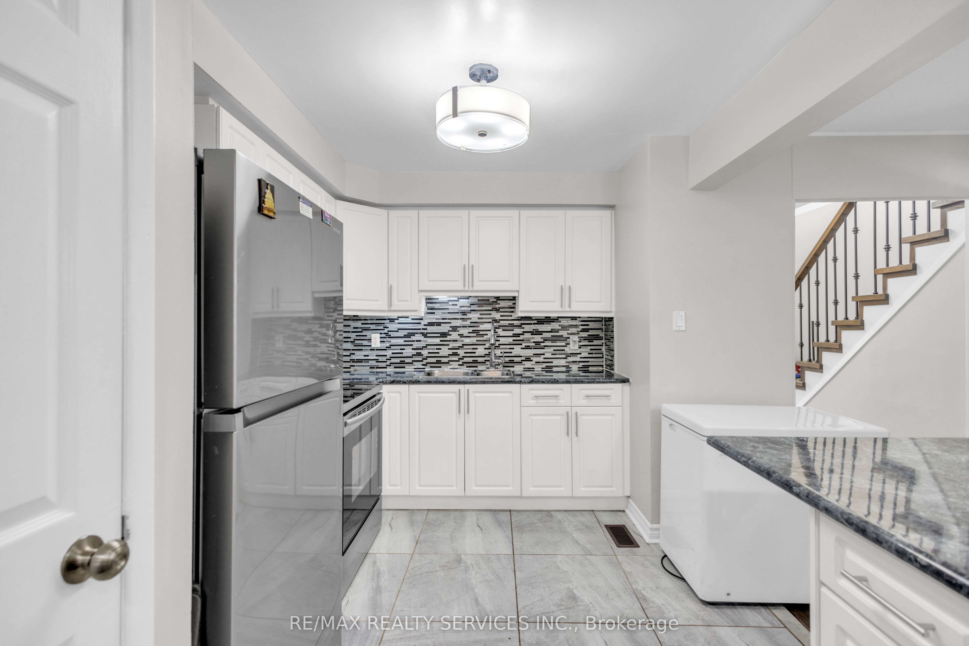 115 Foster Crescent 115, Brampton, ON L6V 3M8 photo 2