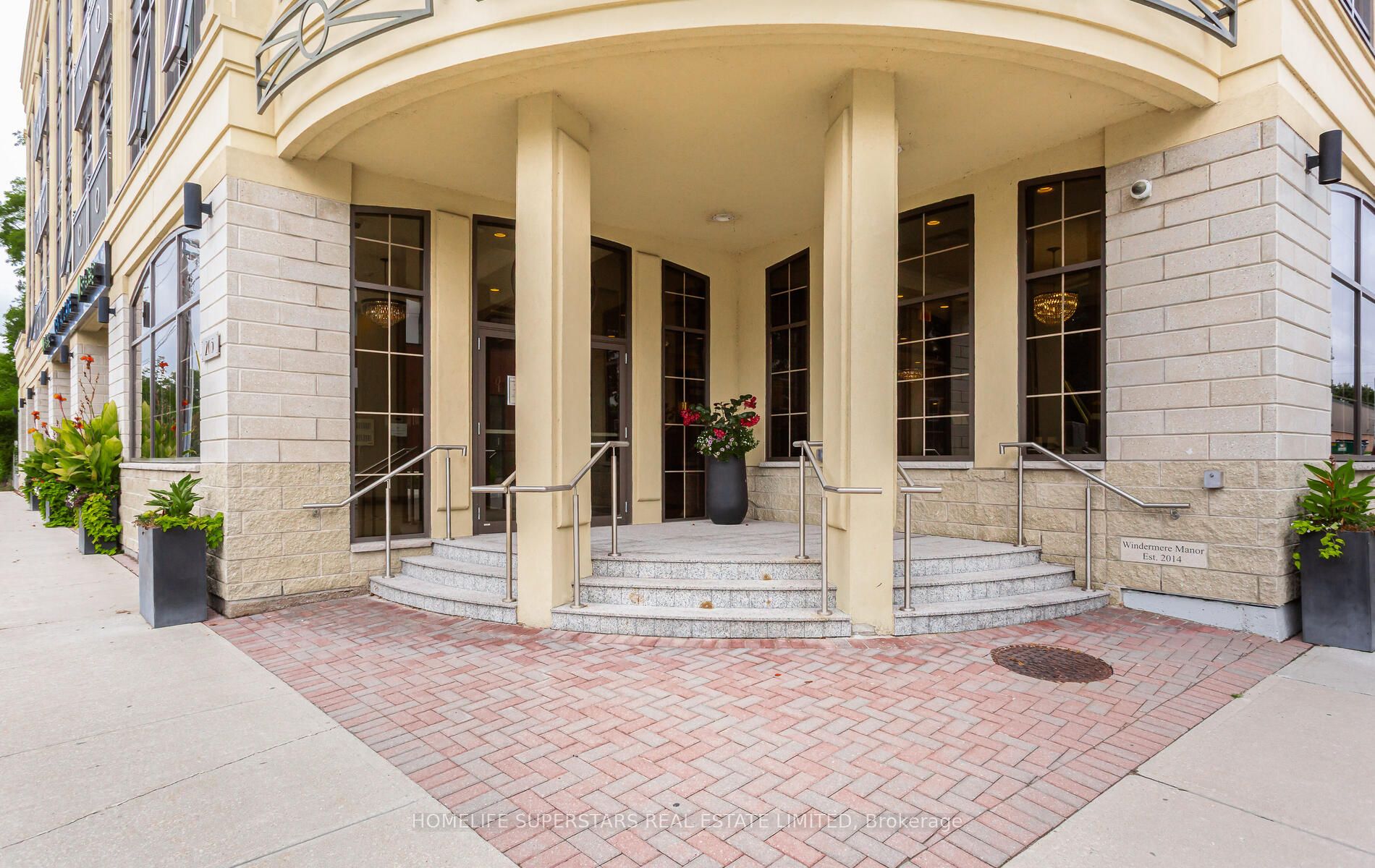 205 Lakeshore Road W 302, Oakville, ON L6K 0H8 photo 3
