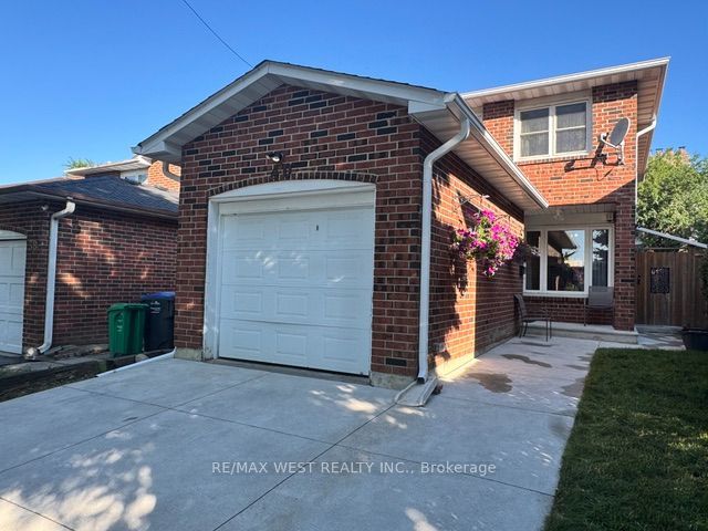 40 Maplehurst Square, Brampton, ON L6Z 1J6