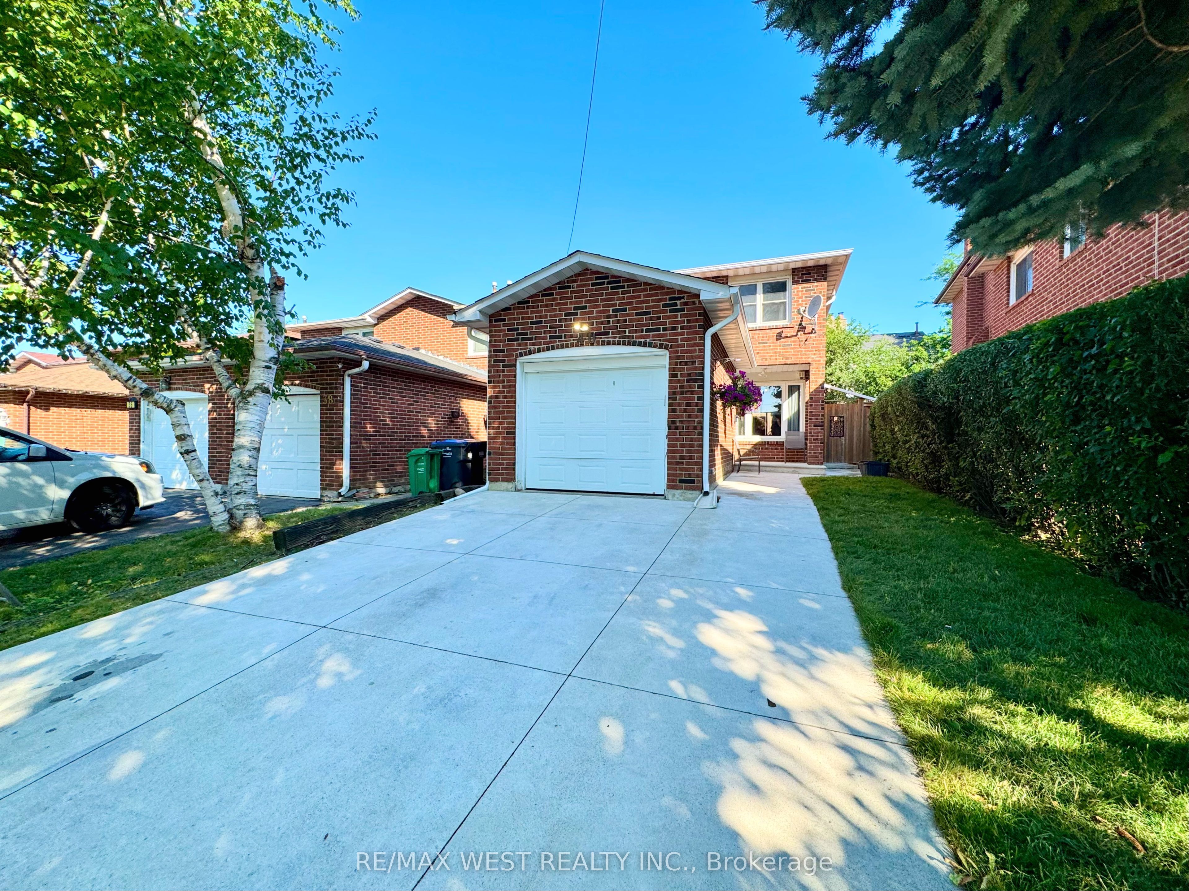 40 Maplehurst Square, Brampton, ON L6Z 1J6 photo 3