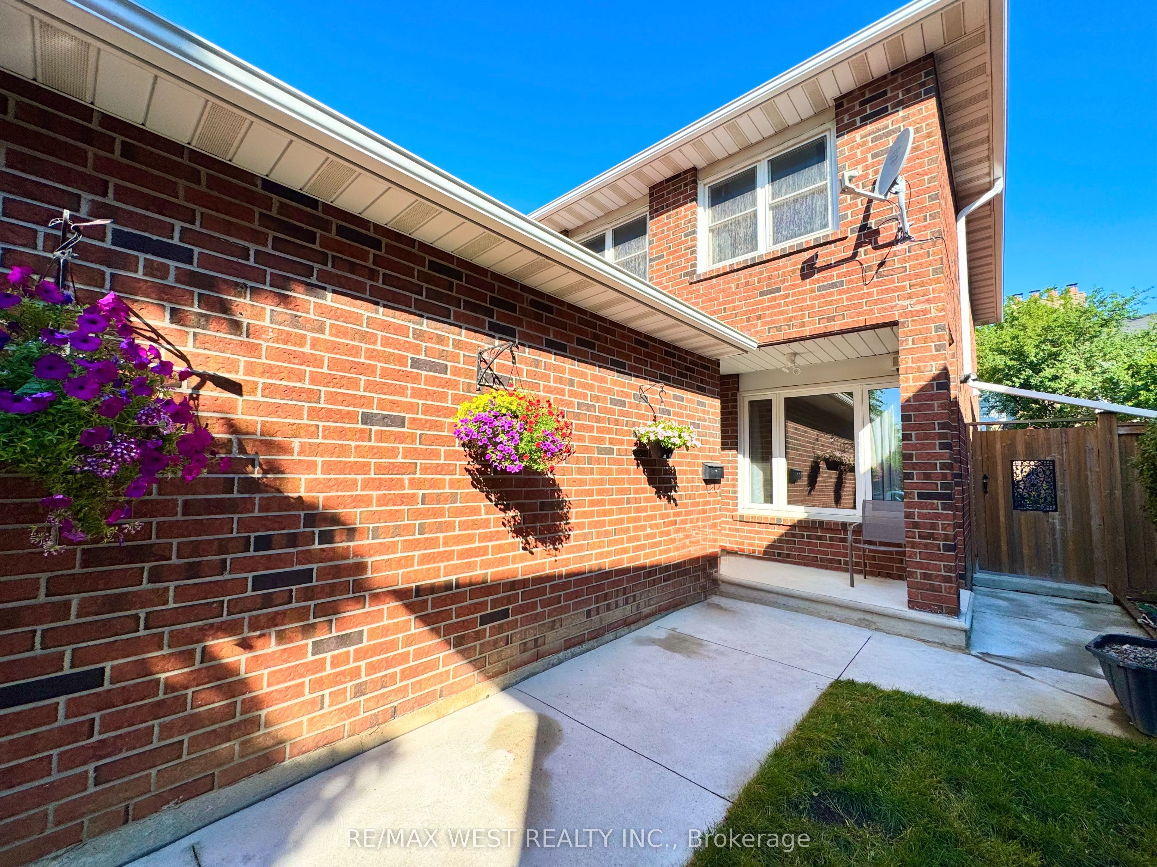 40 Maplehurst Square, Brampton, ON L6Z 1J6 photo 4
