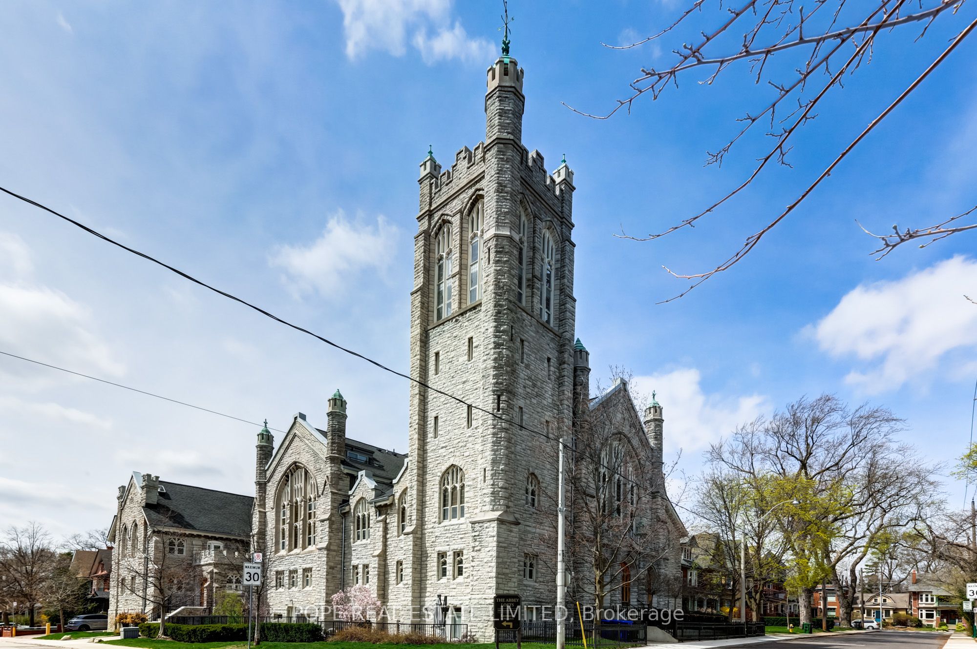 384 Sunnyside Avenue 202, Toronto, ON M6R 2S1
