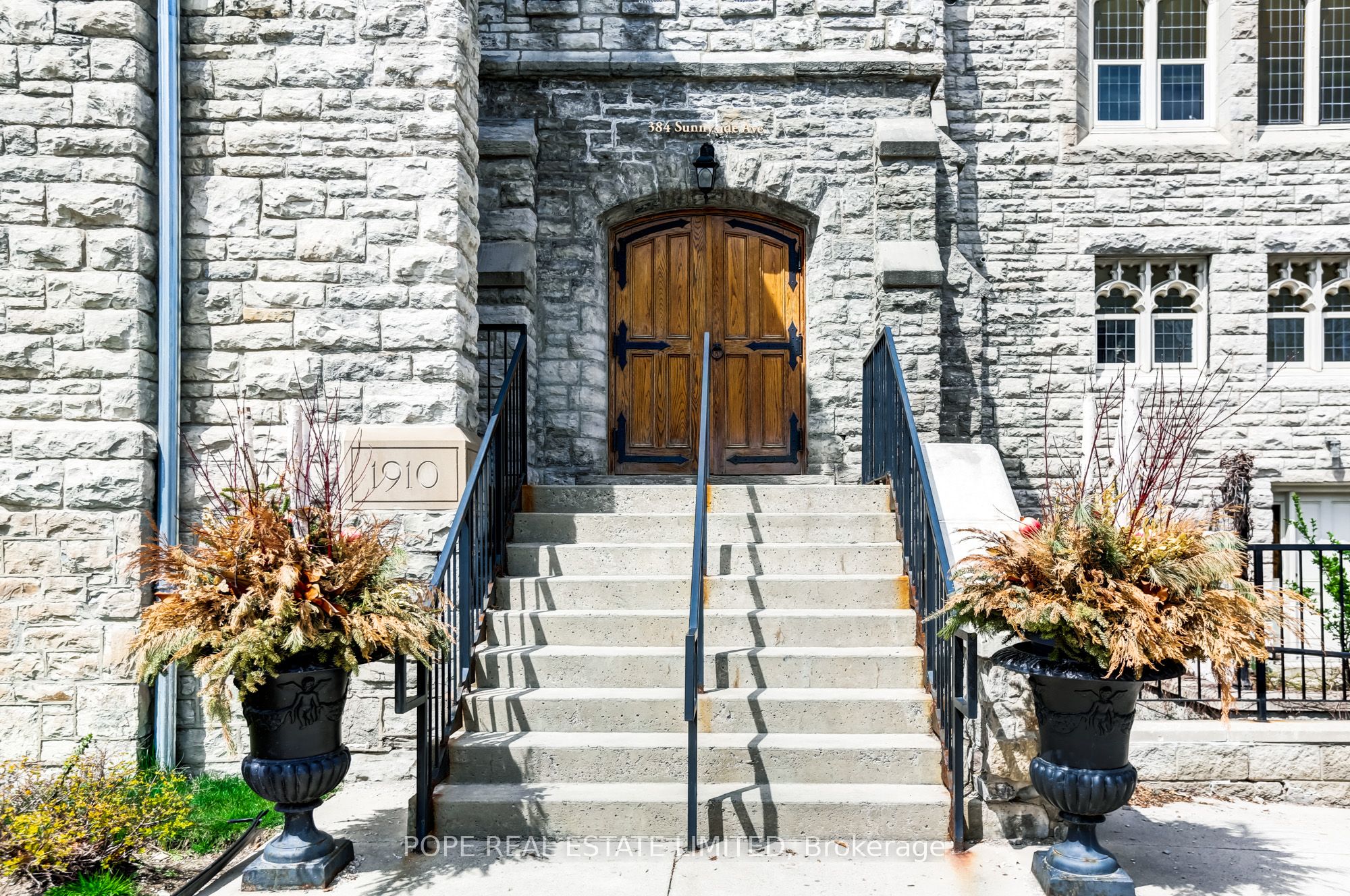 384 Sunnyside Avenue 202, Toronto, ON M6R 2S1 photo 3