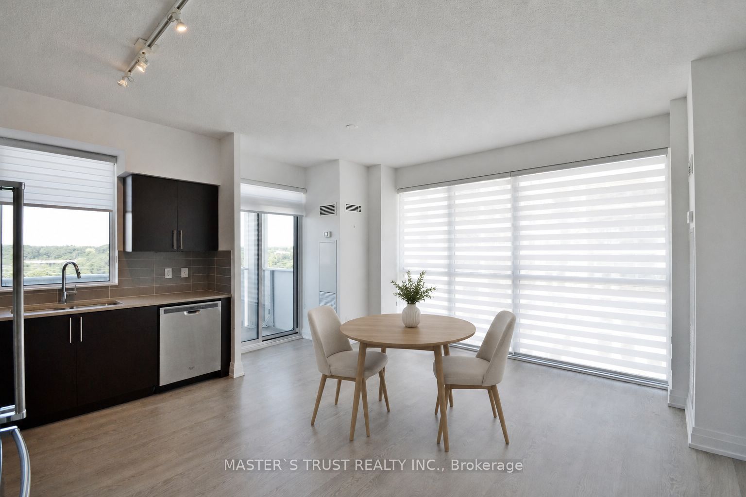 65 Speers Road 703, Oakville, ON L6K 0J1 photo 4