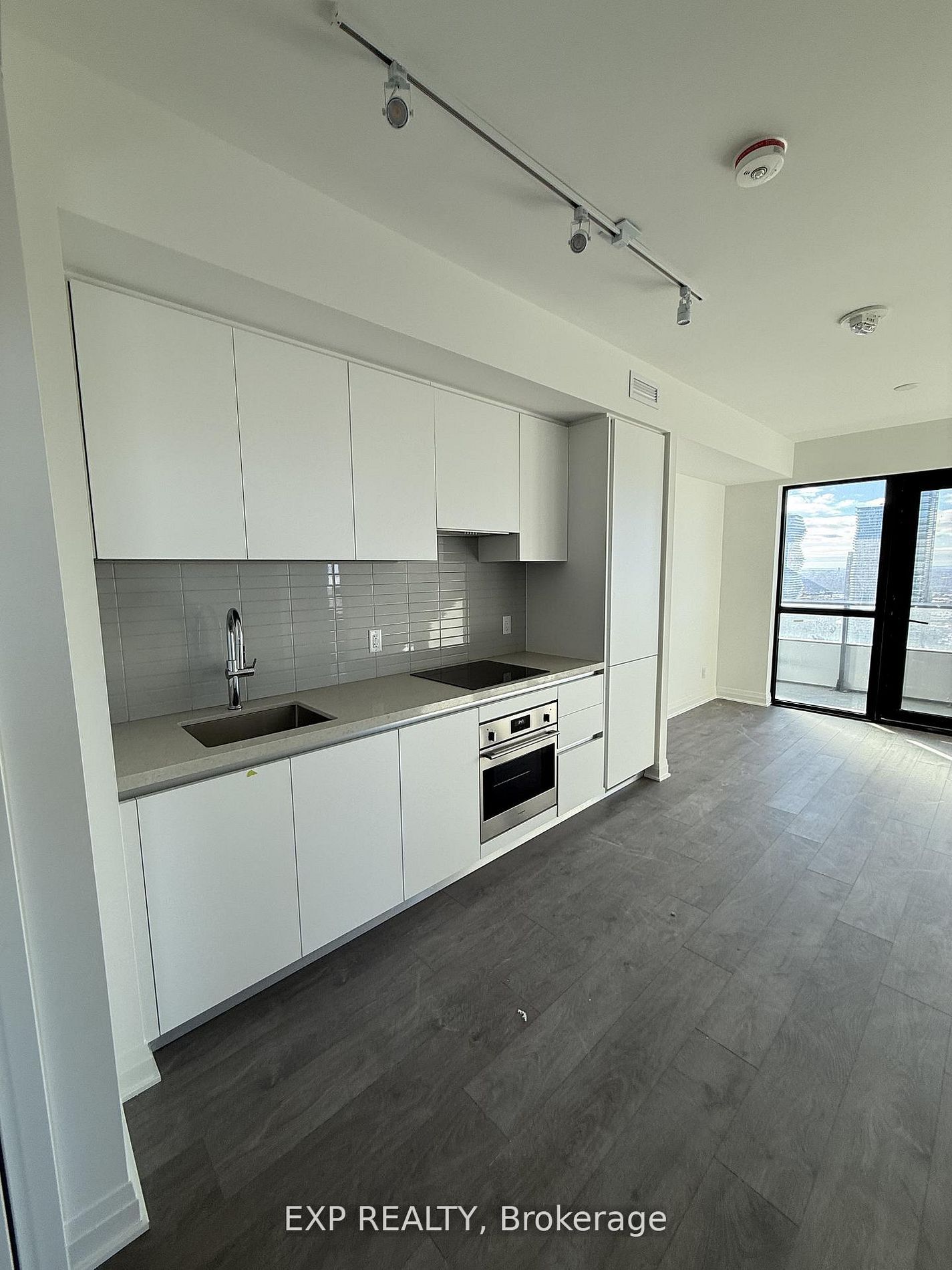 4015 The Exchange N/A 4407, Mississauga, ON L5B 0N9 photo 4