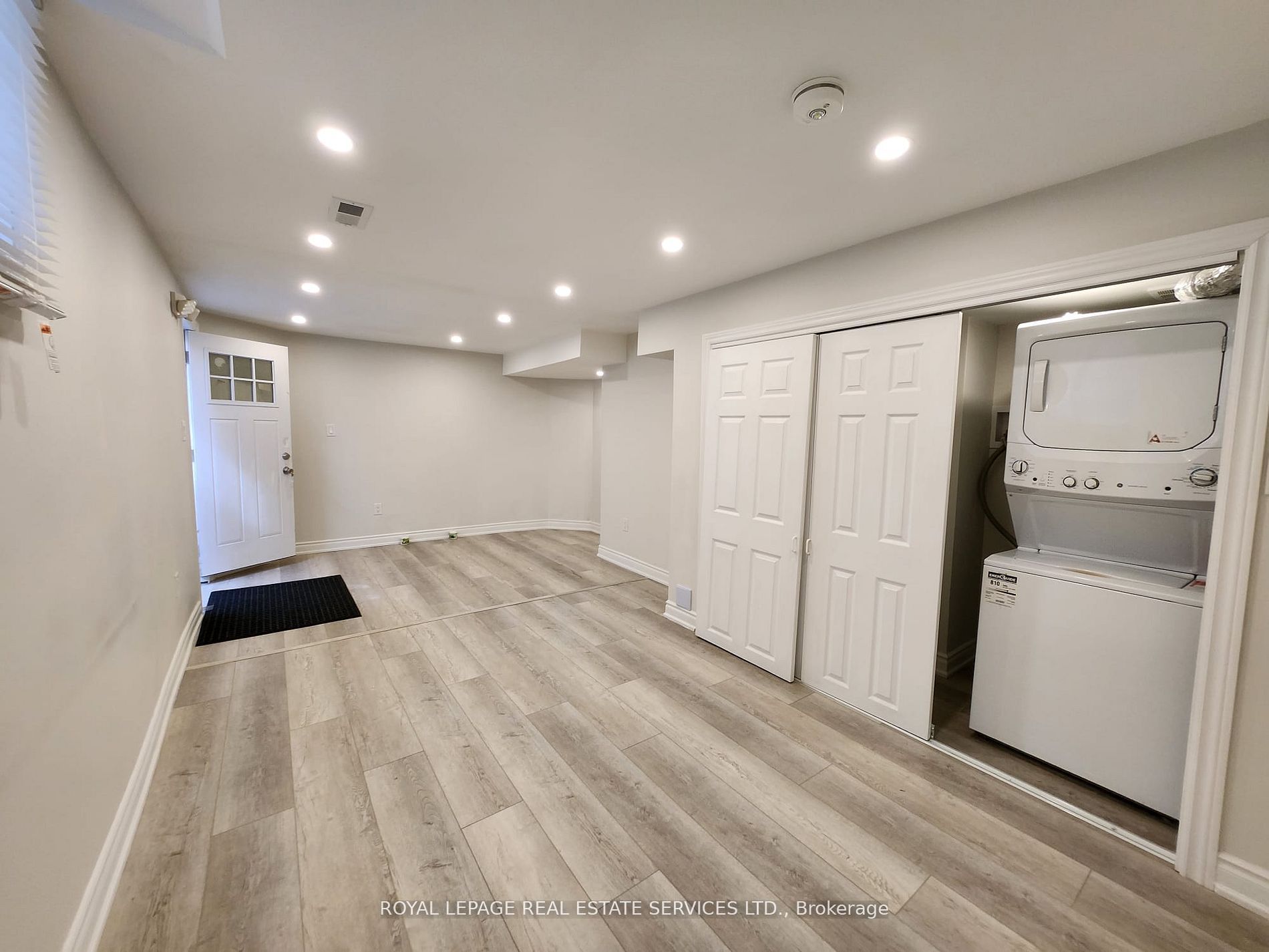 1447 Santa Rosa Court, Mississauga, ON L5V 1H7 photo 2