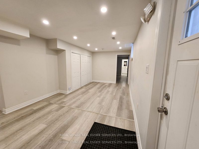 1447 Santa Rosa Court, Mississauga, ON L5V 1H7 photo 4